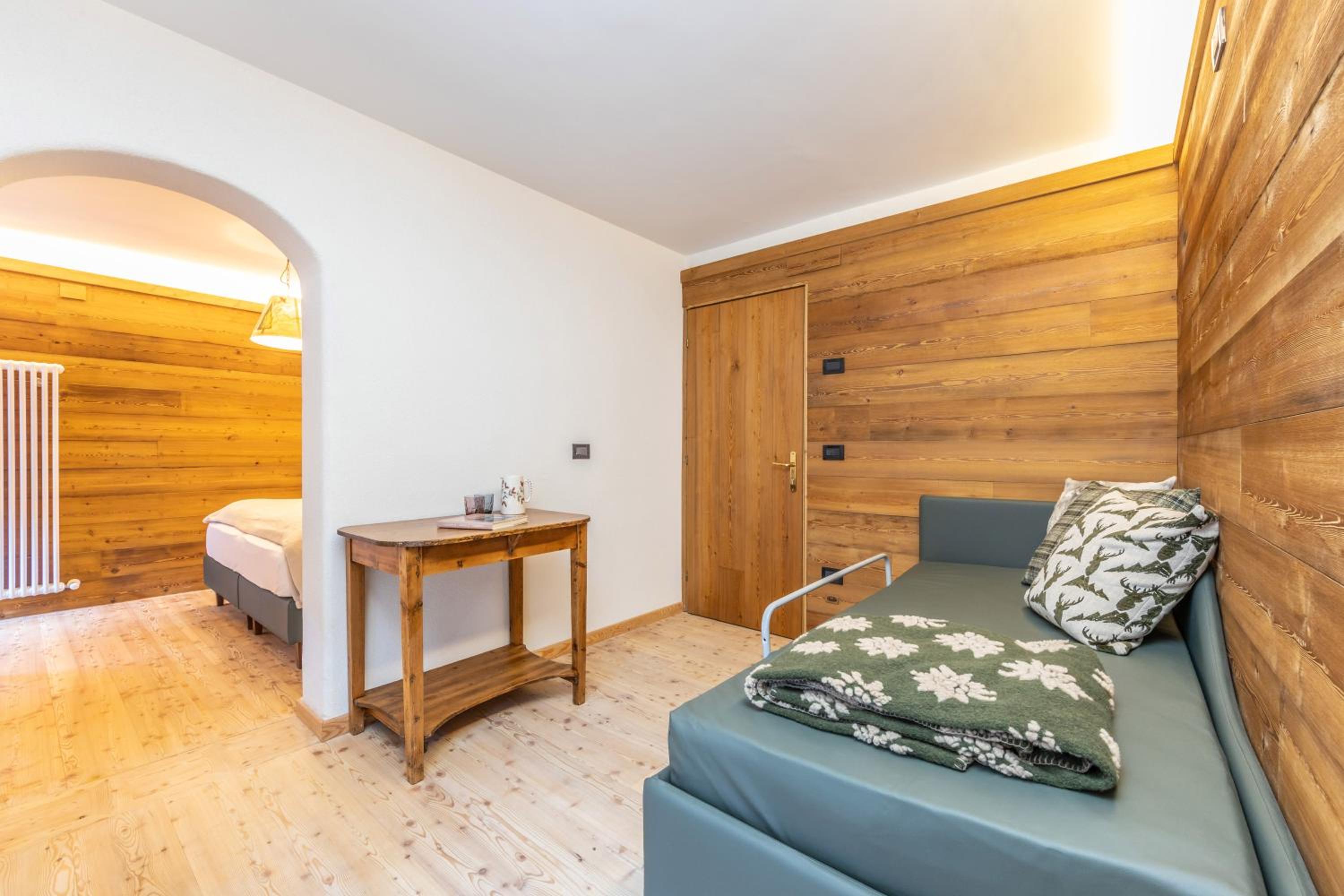 Superior Quadruple Room With Balcony - Photo 12