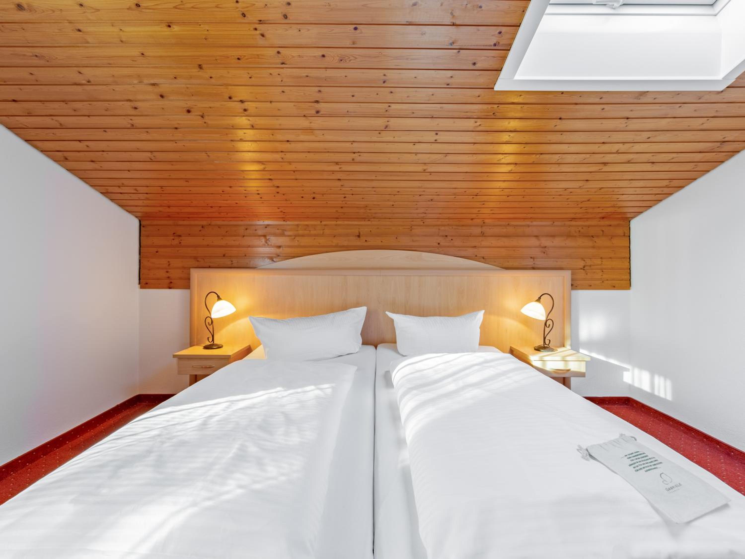 Deluxe Room - Photo 7