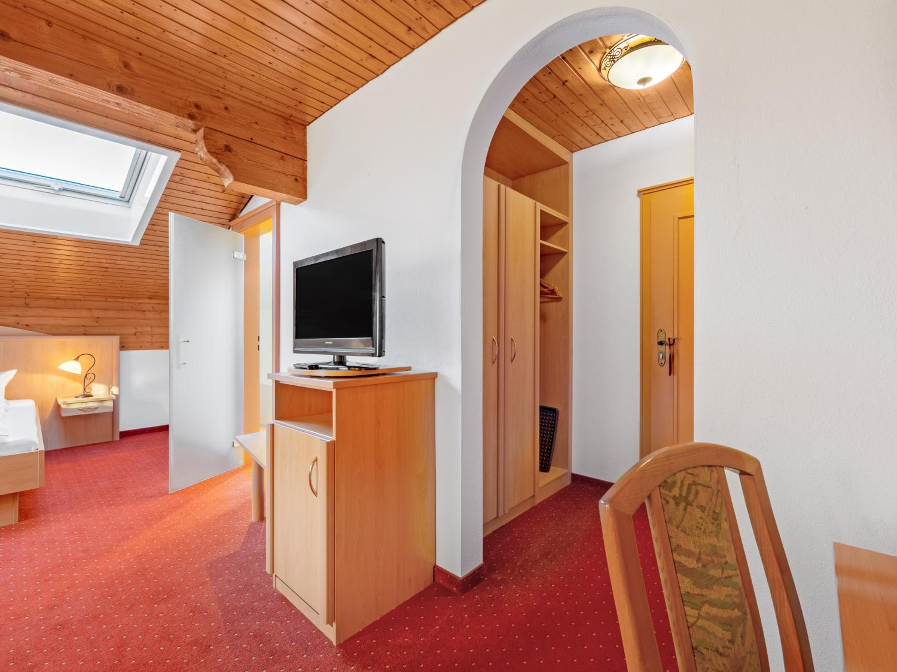 Deluxe Room - Photo 3