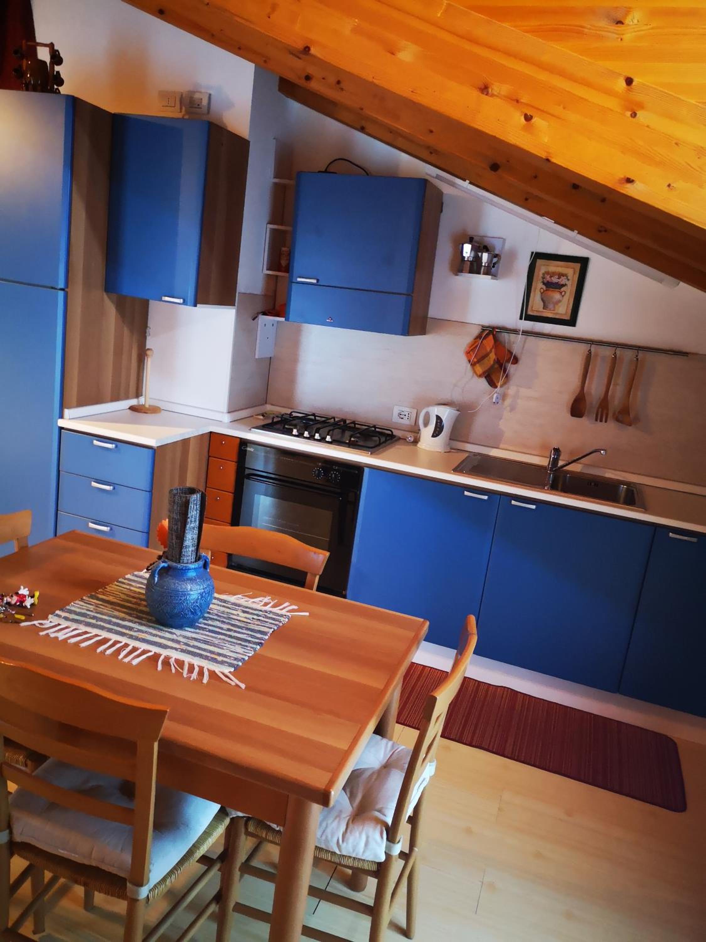 Apartment with Mountain View - Photo 3