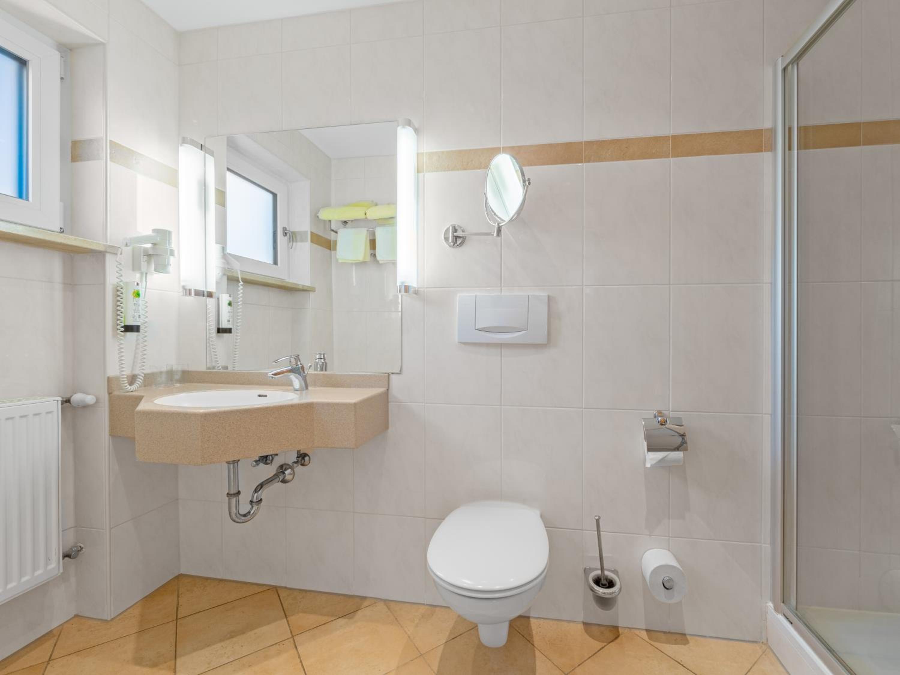 Double Room with Balcony - Photo 20