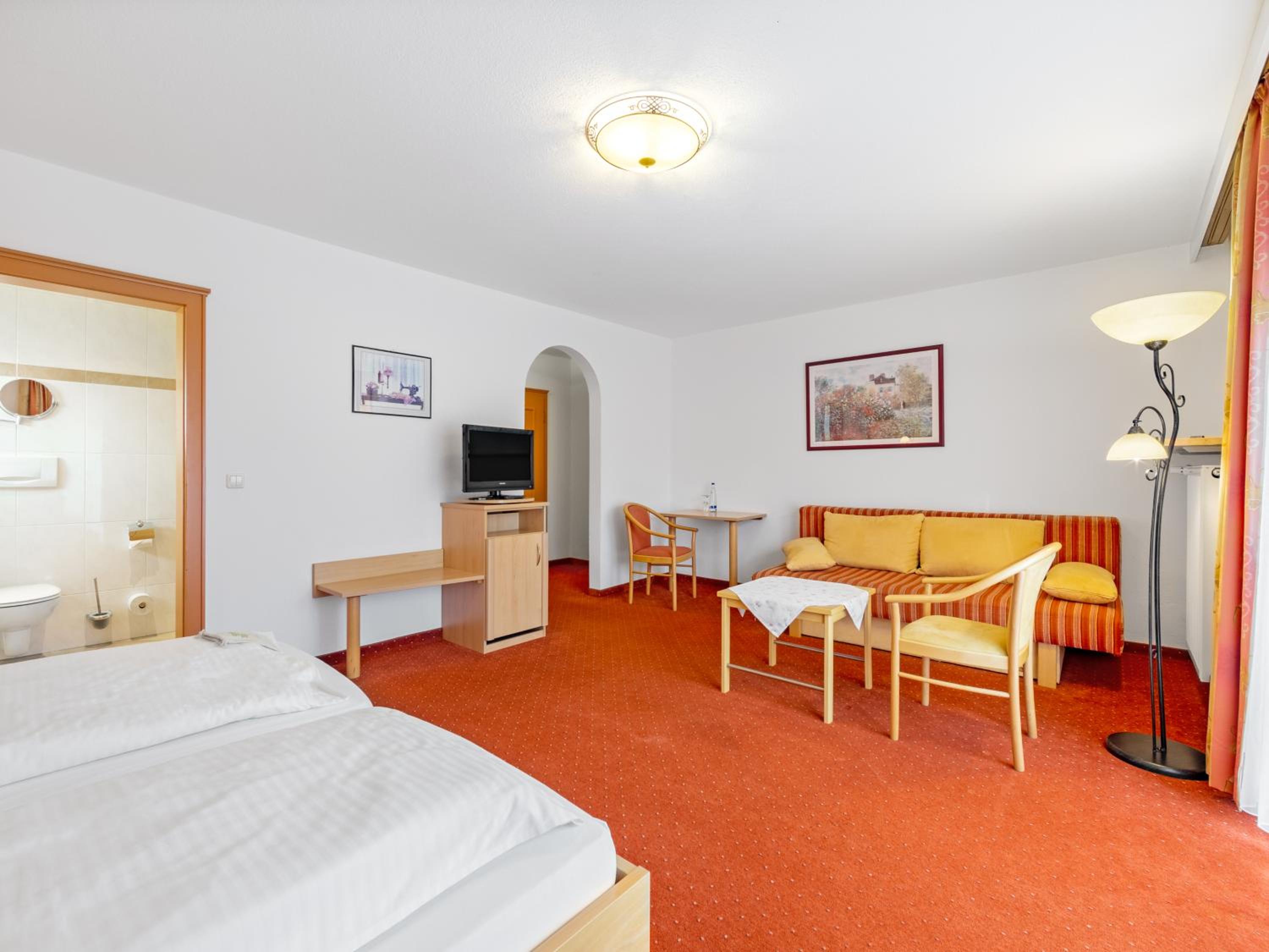 Double Room with Balcony - Photo 1