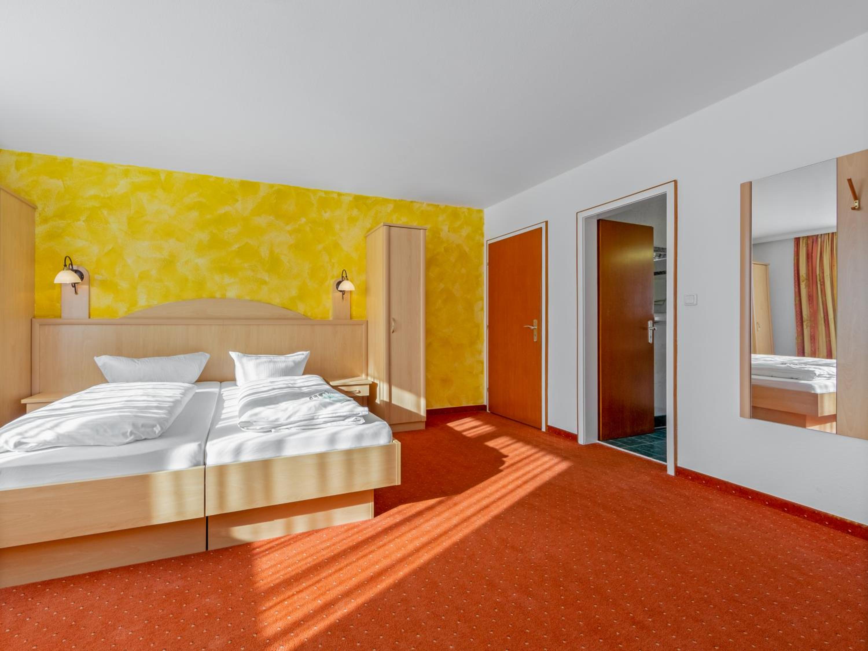 Quadruple Room with Balcony - Photo 5