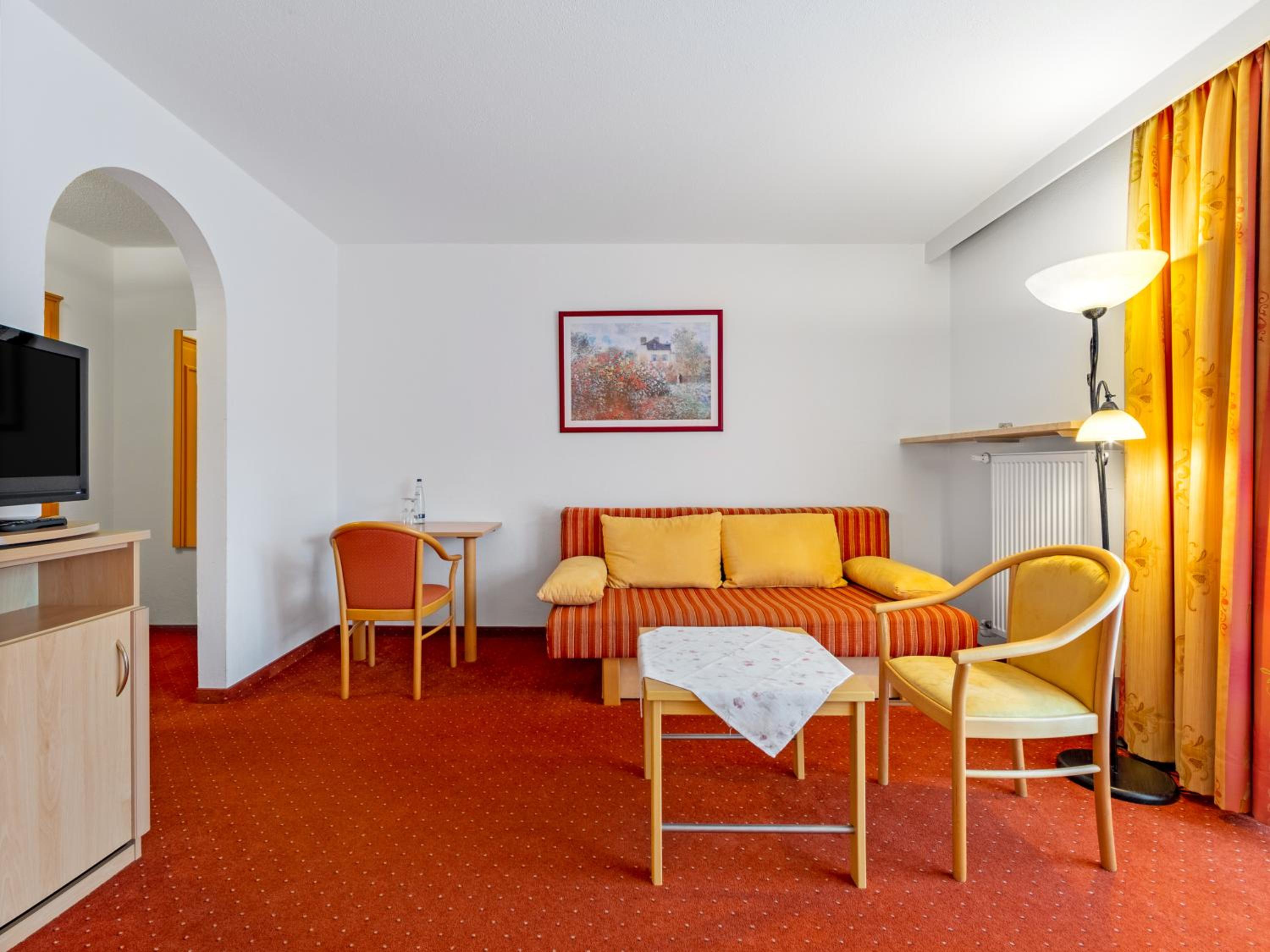 Quadruple Room with Balcony - Photo 14
