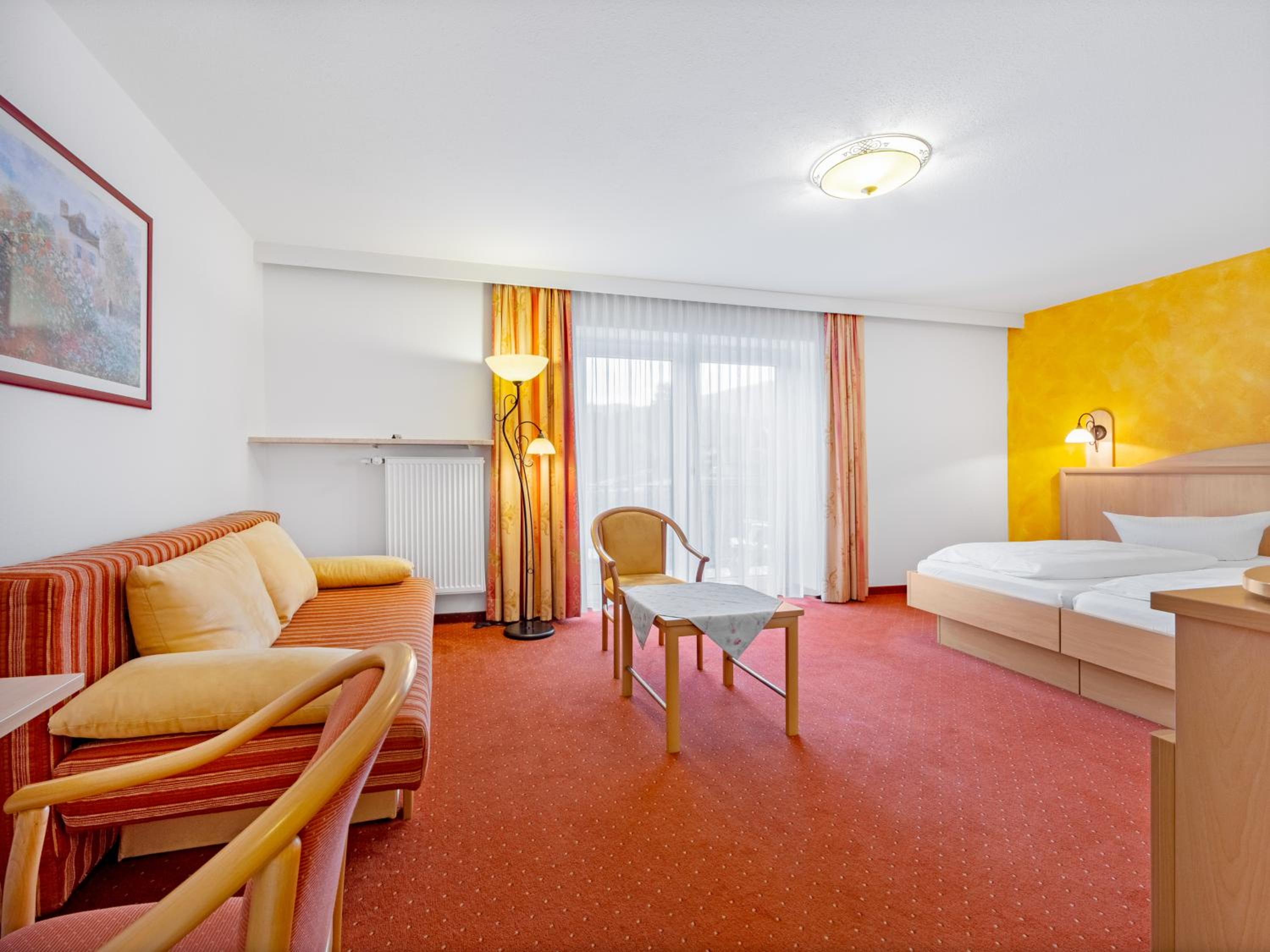Quadruple Room with Balcony - Photo 13