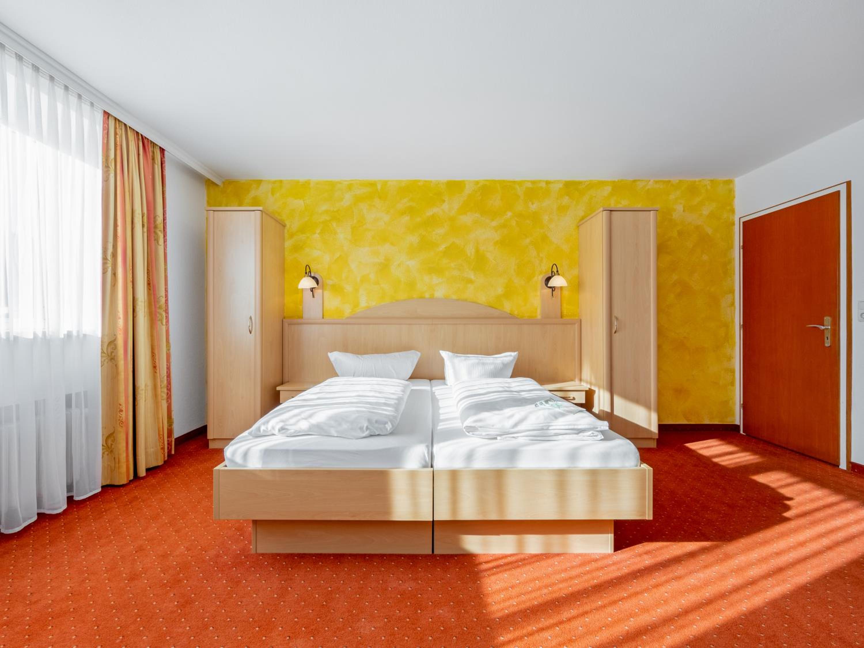 Quadruple Room with Balcony - Photo 2