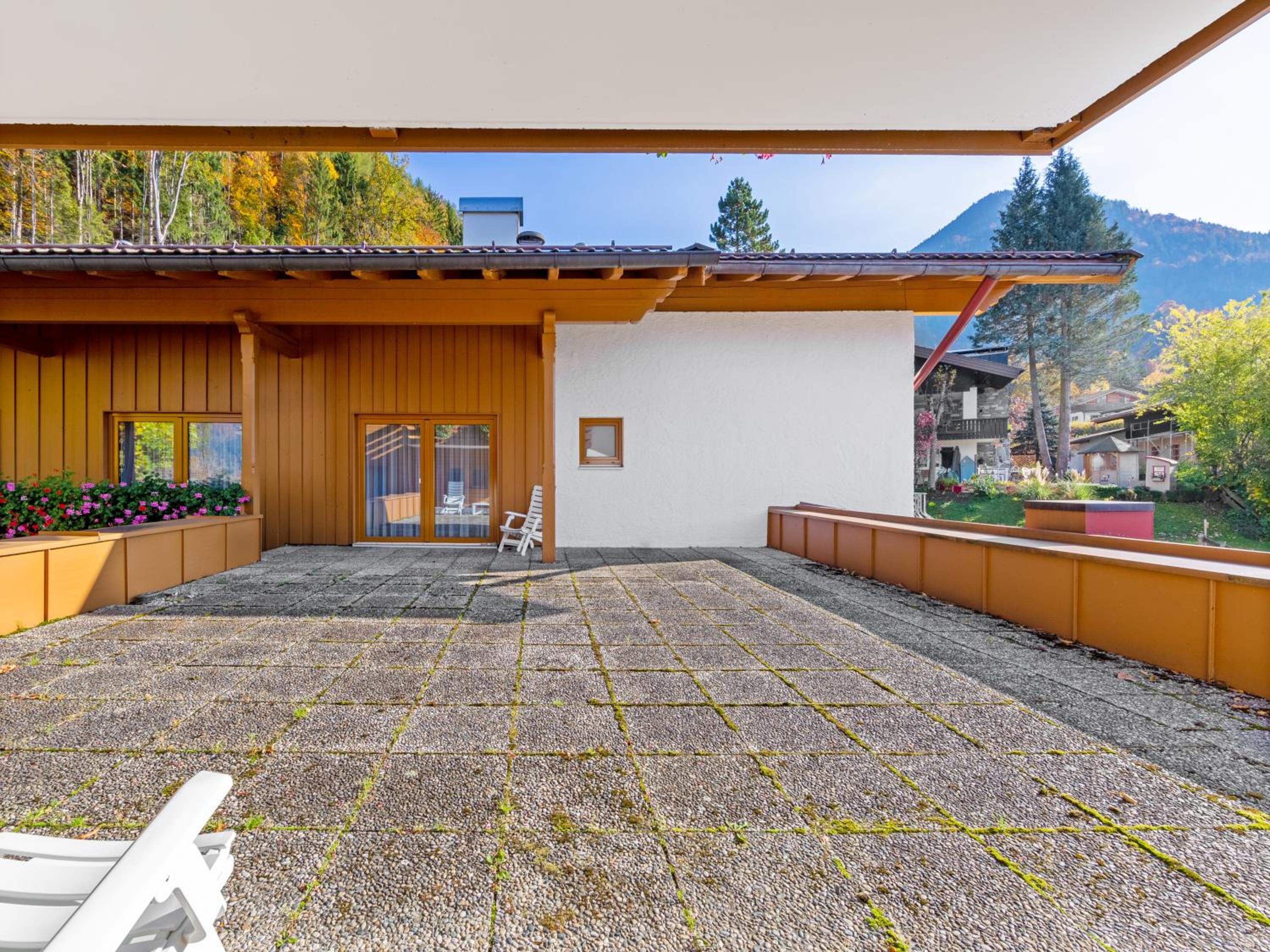 Quadruple Room with Balcony - Photo 10