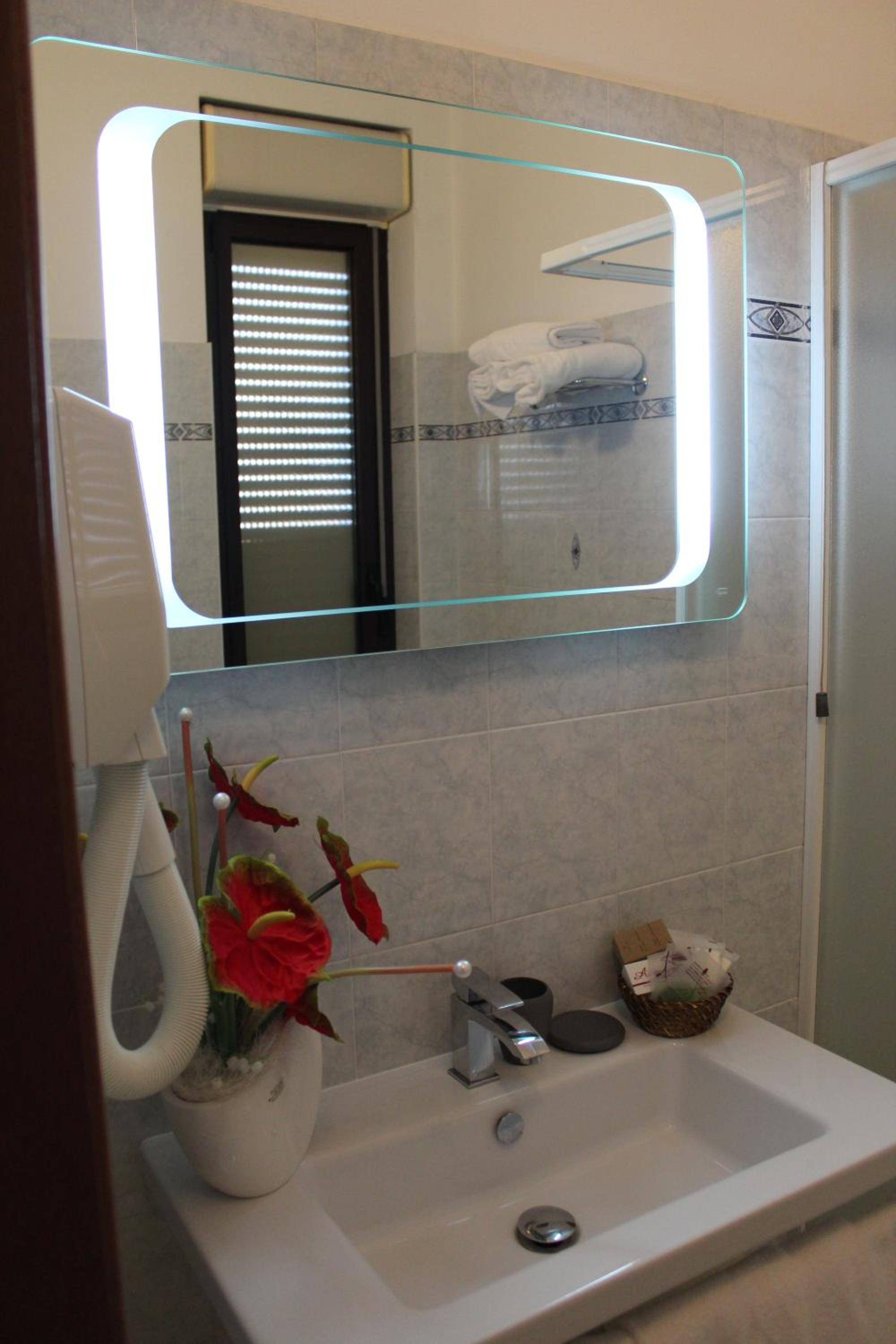 Double or Twin Room - Photo 5