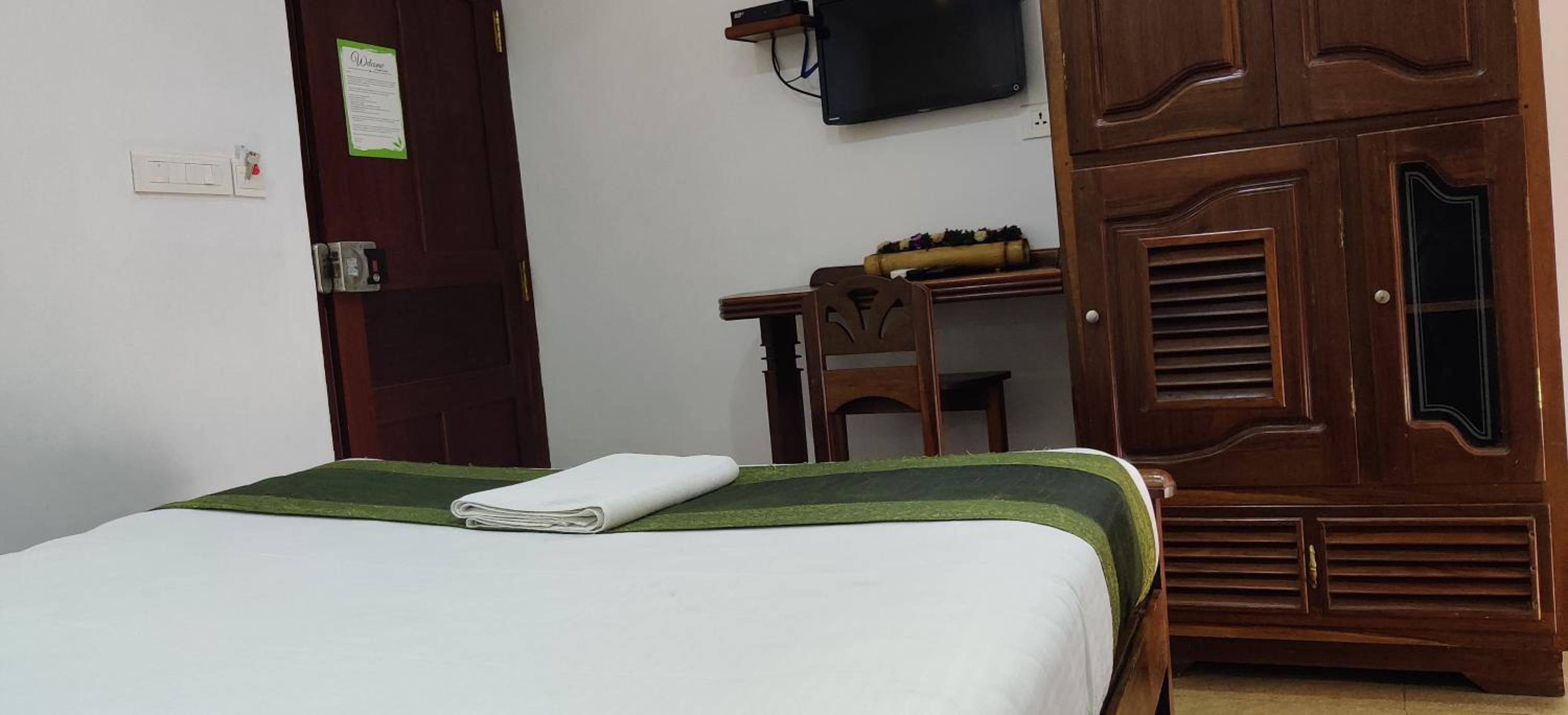 Standard Double Room with Fan - Photo 6