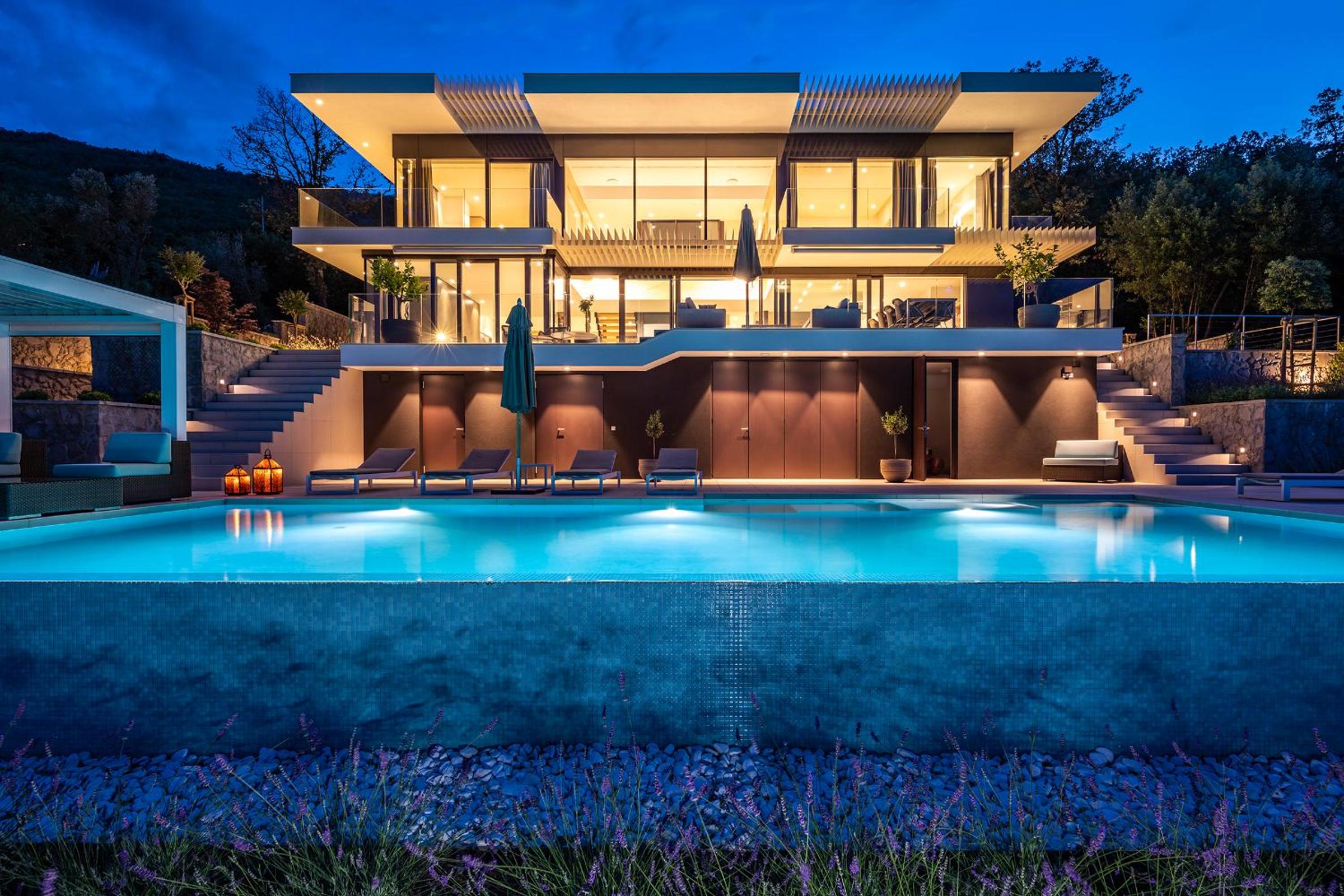 Villa photo 2