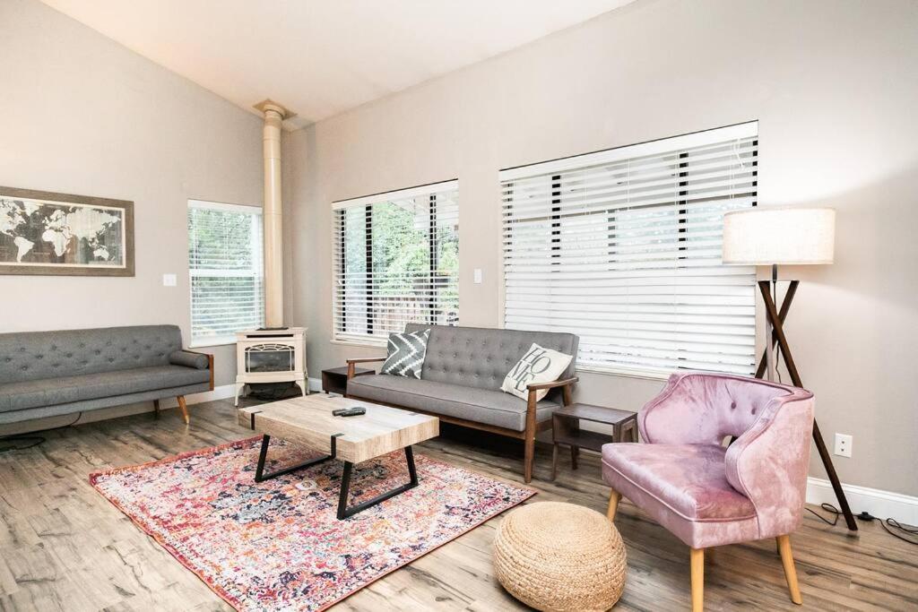 Three-Bedroom House photo 1