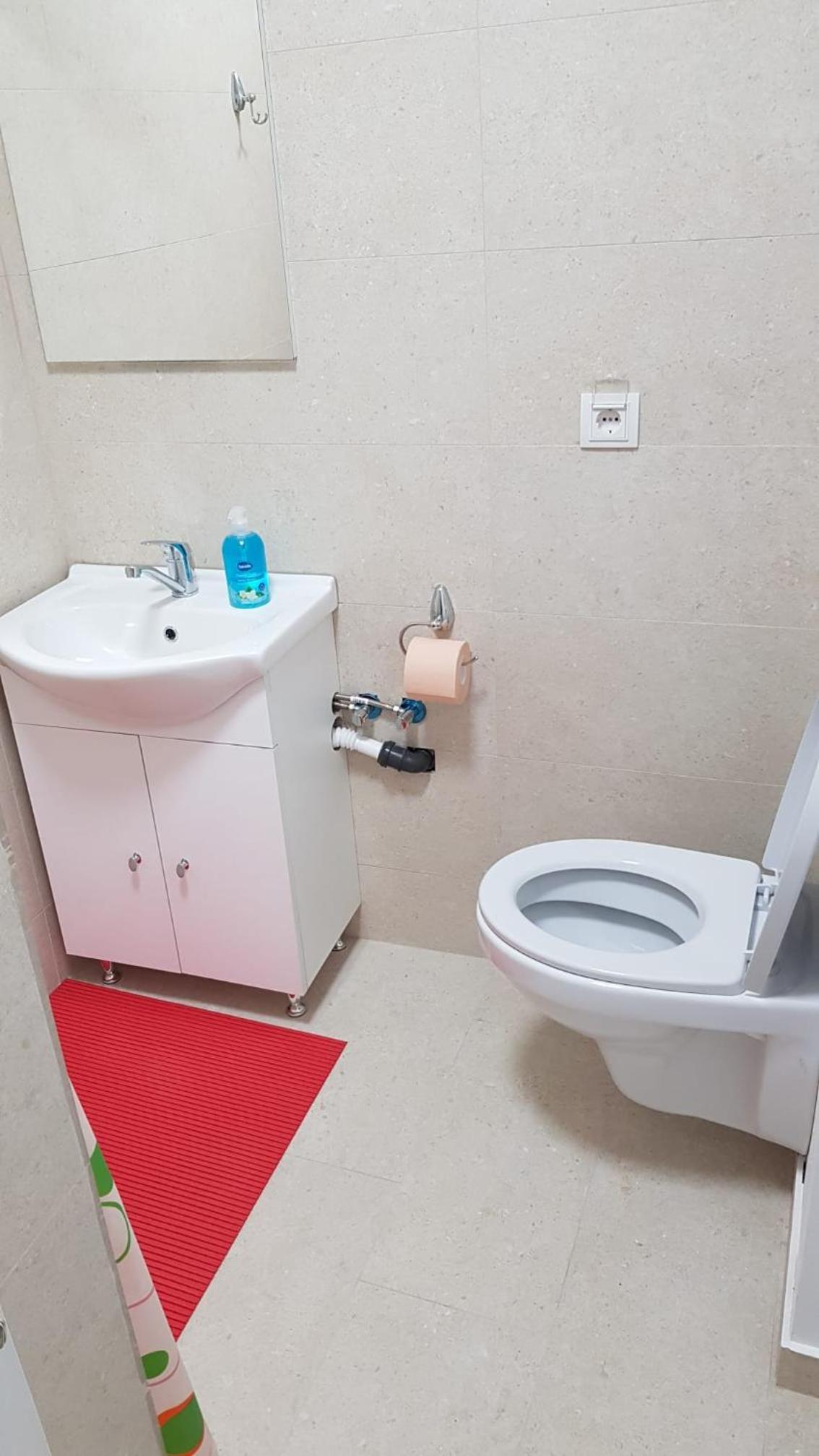 One-Bedroom Apartment - Photo 6
