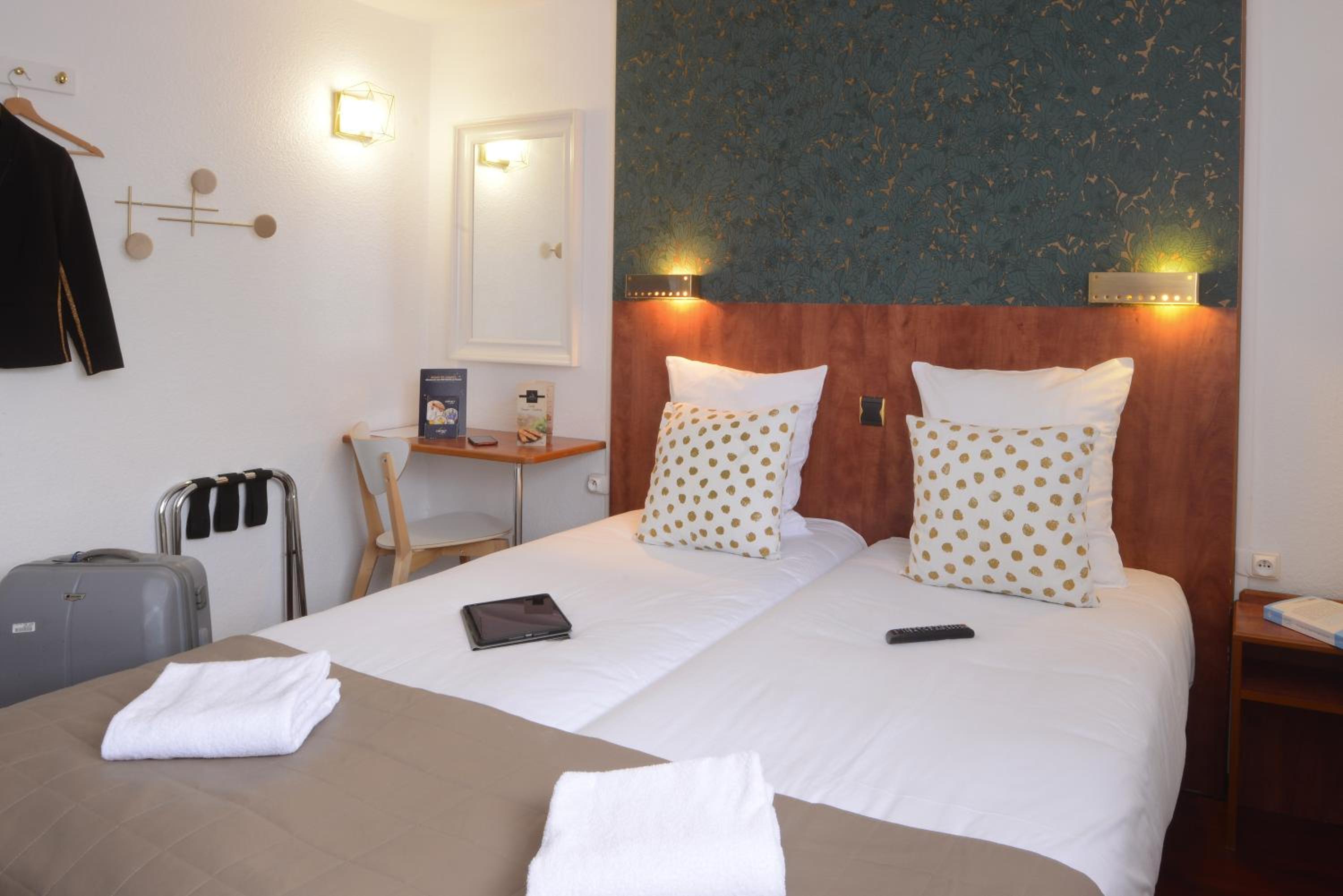 Twin Room - Photo 1