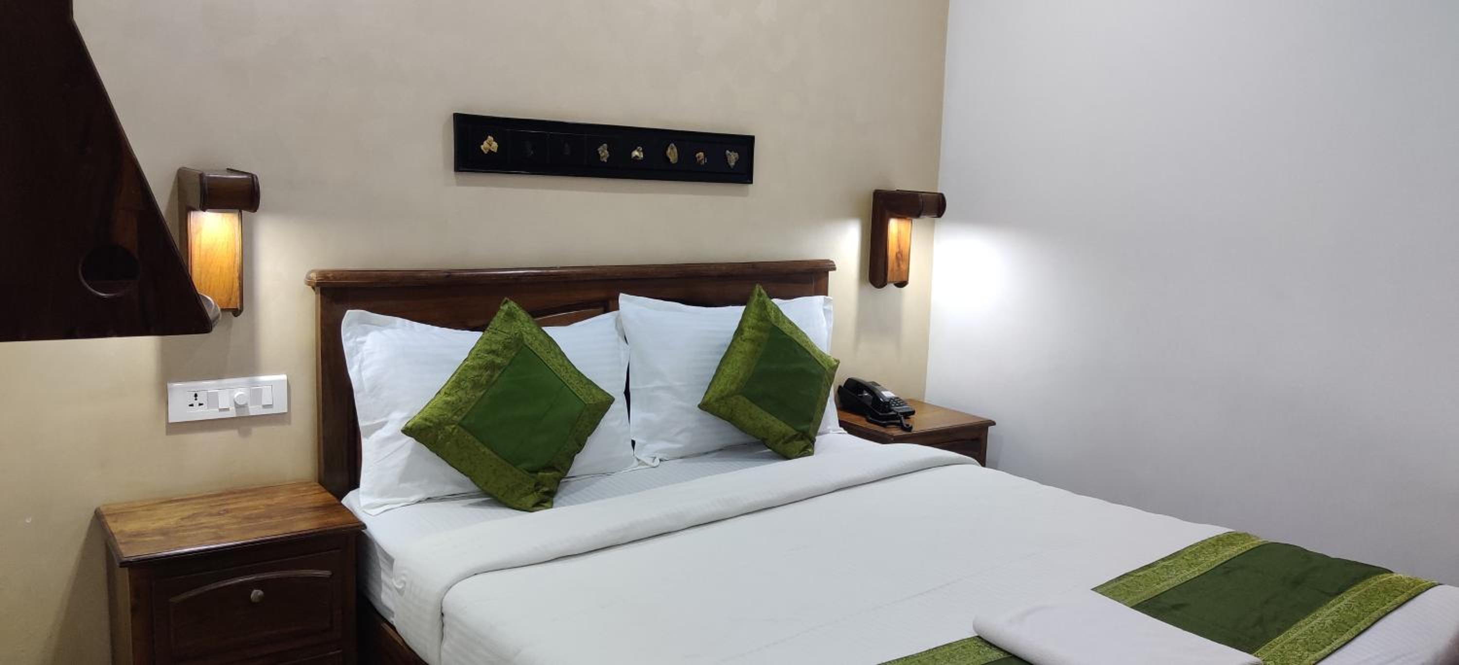 Standard Double Room with Fan - Photo 2