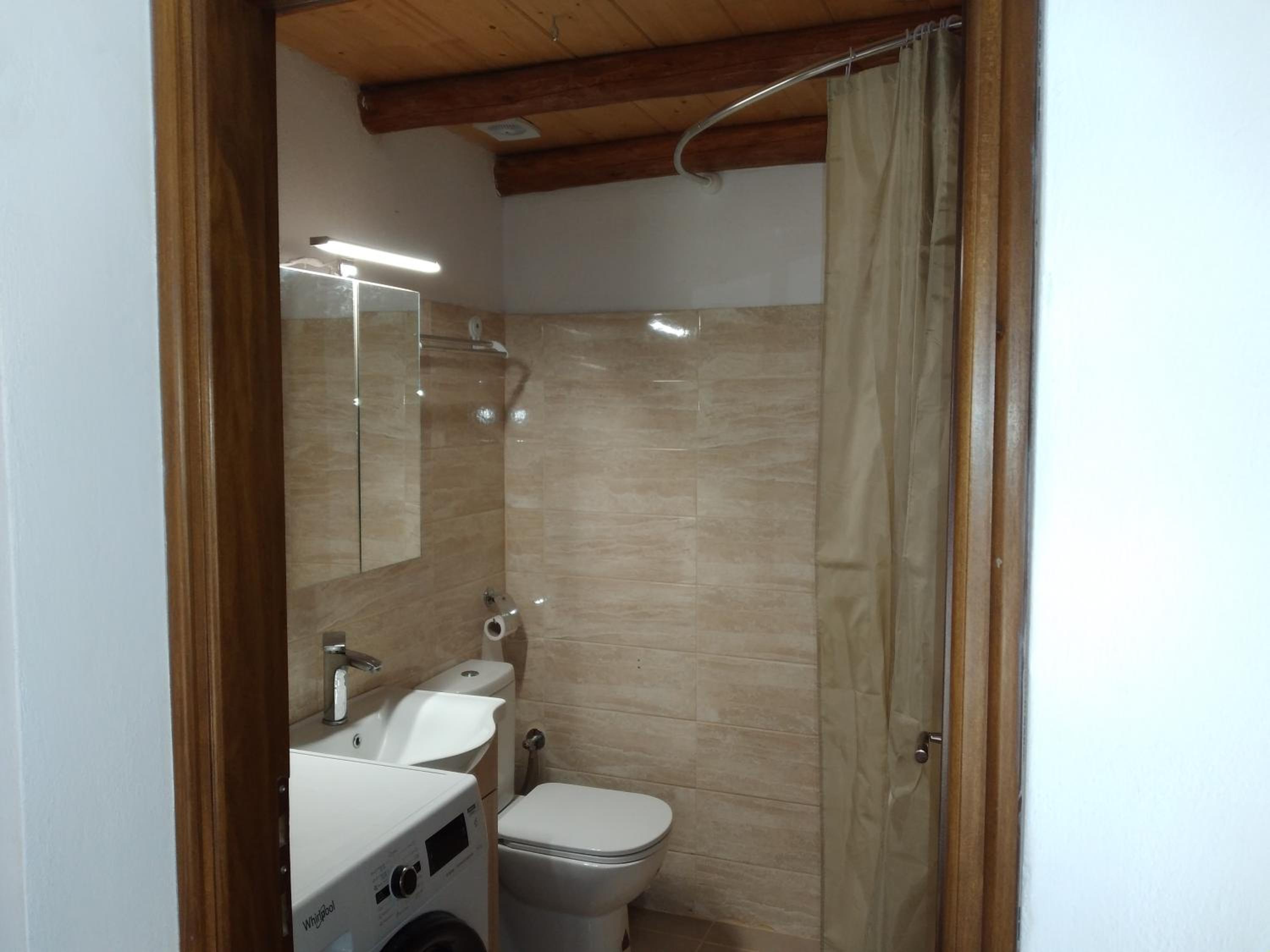 One-Bedroom House - Photo 4
