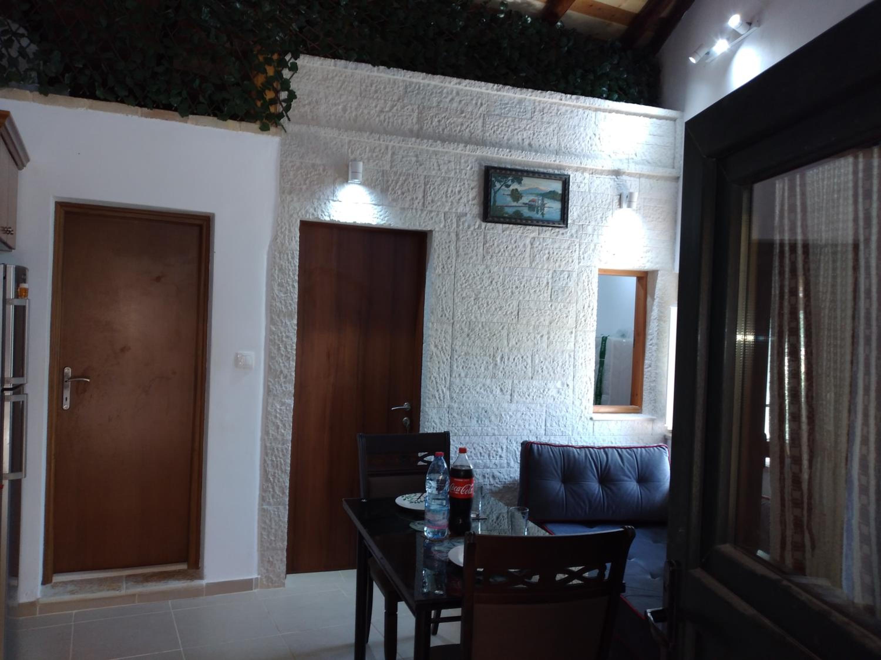 One-Bedroom House - Photo 7