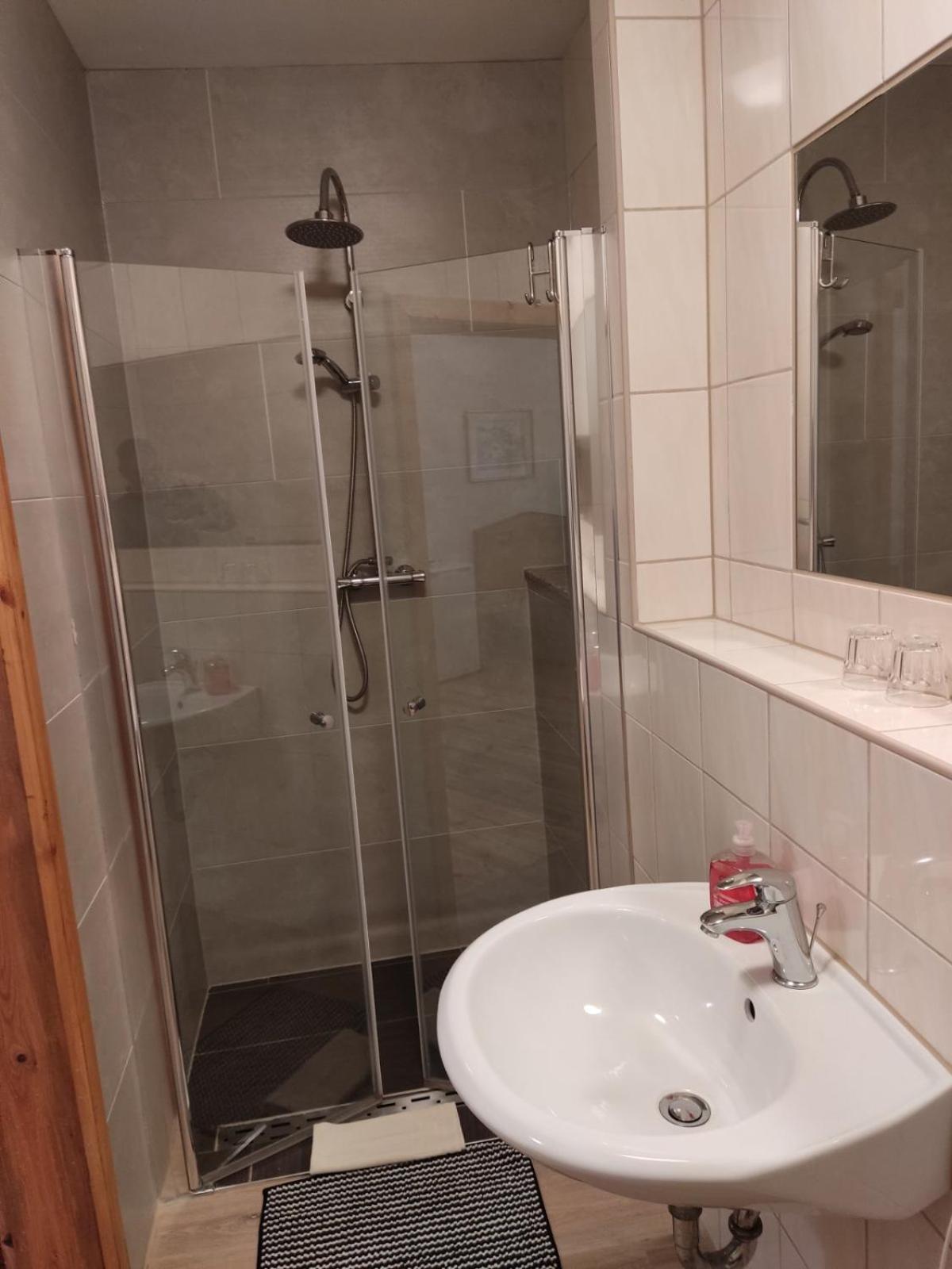 Standard Quadruple Room - Photo 2