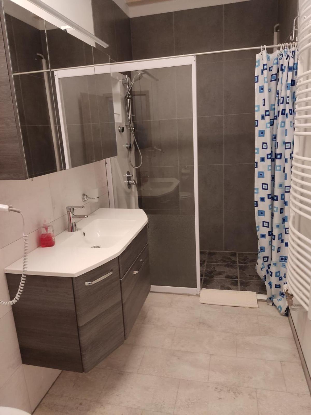 Double Room with Lake View - Photo 2