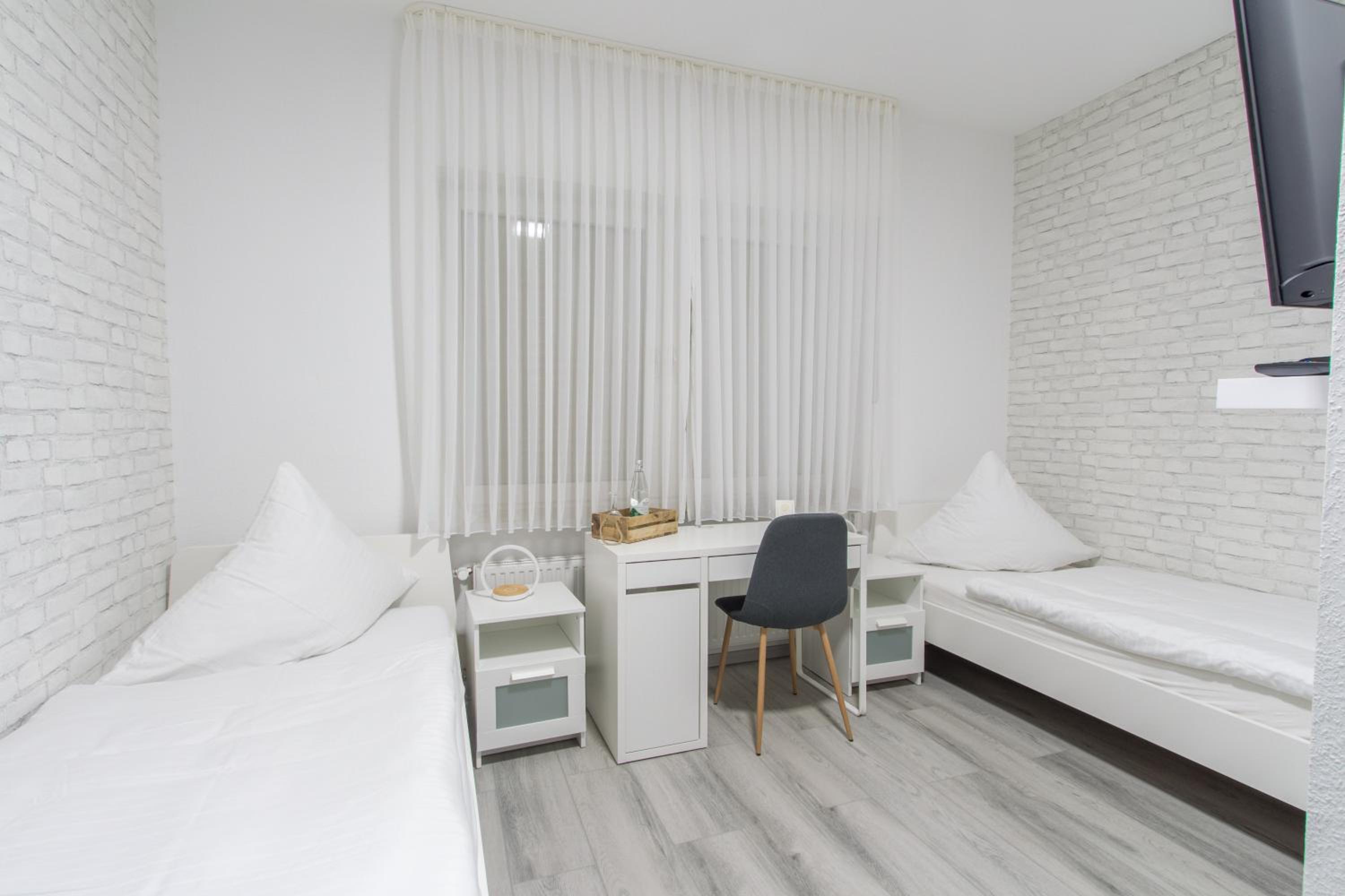Standard Twin Room - Photo 1