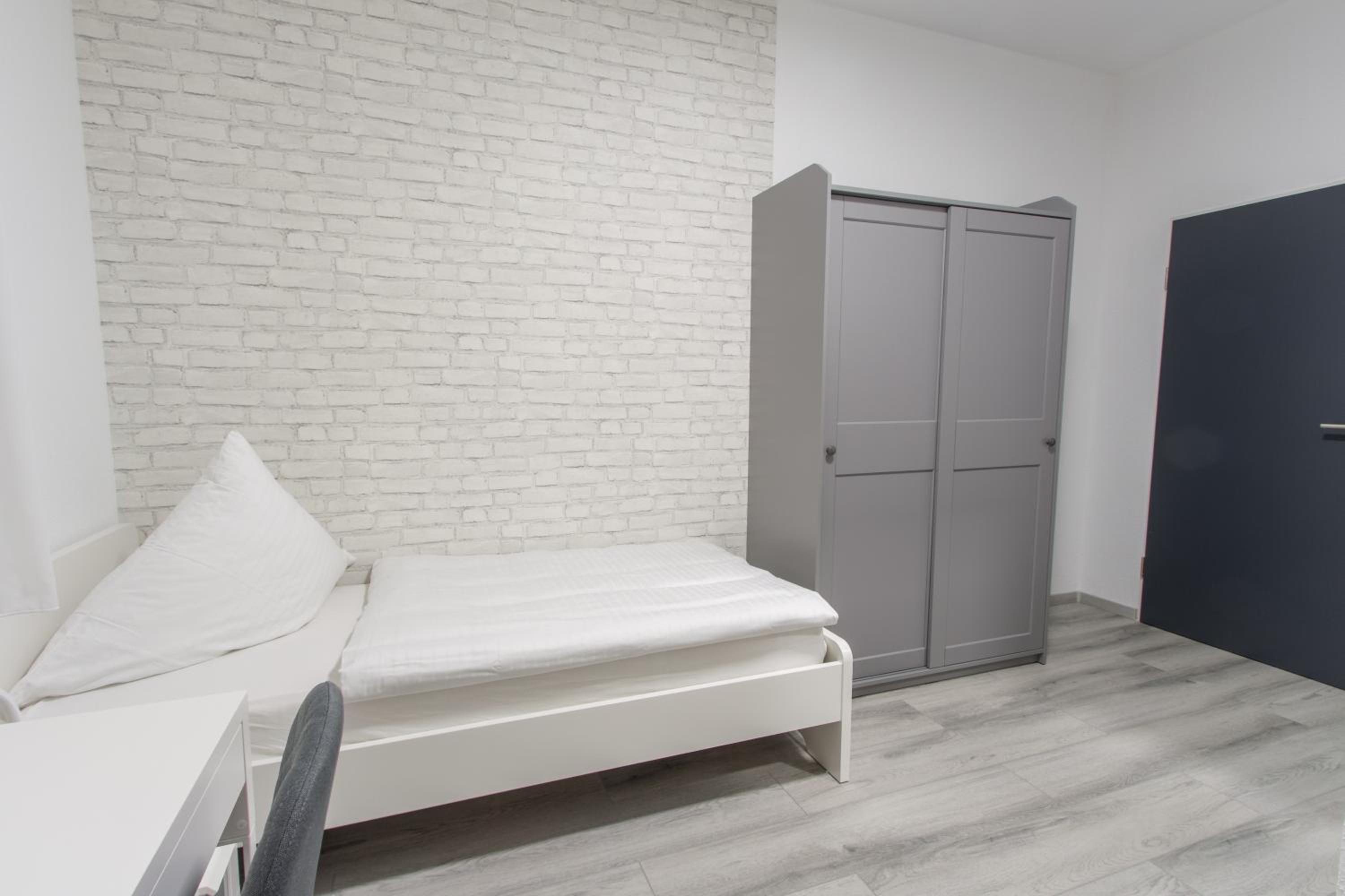 Standard Twin Room - Photo 2