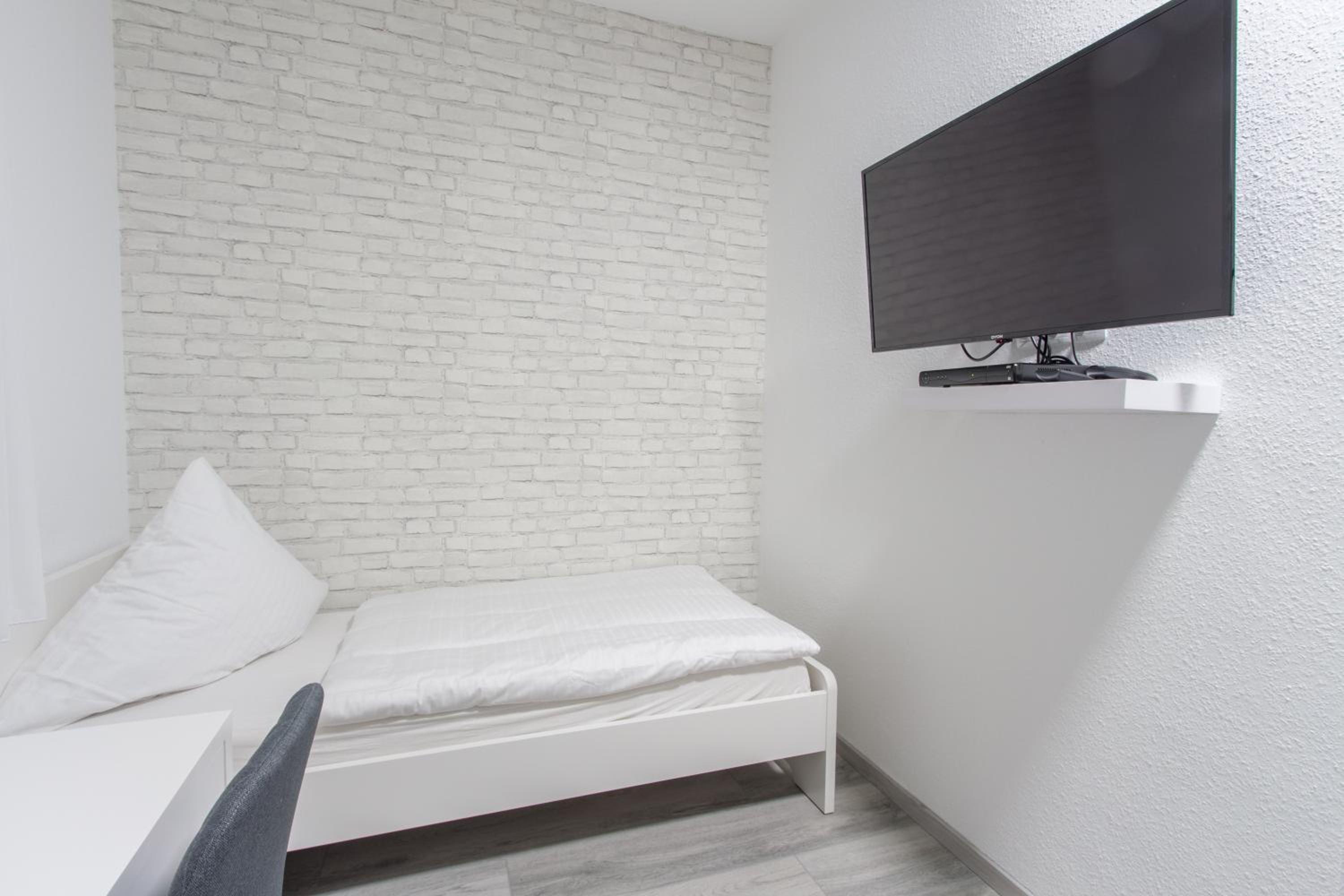 Standard Twin Room - Photo 3