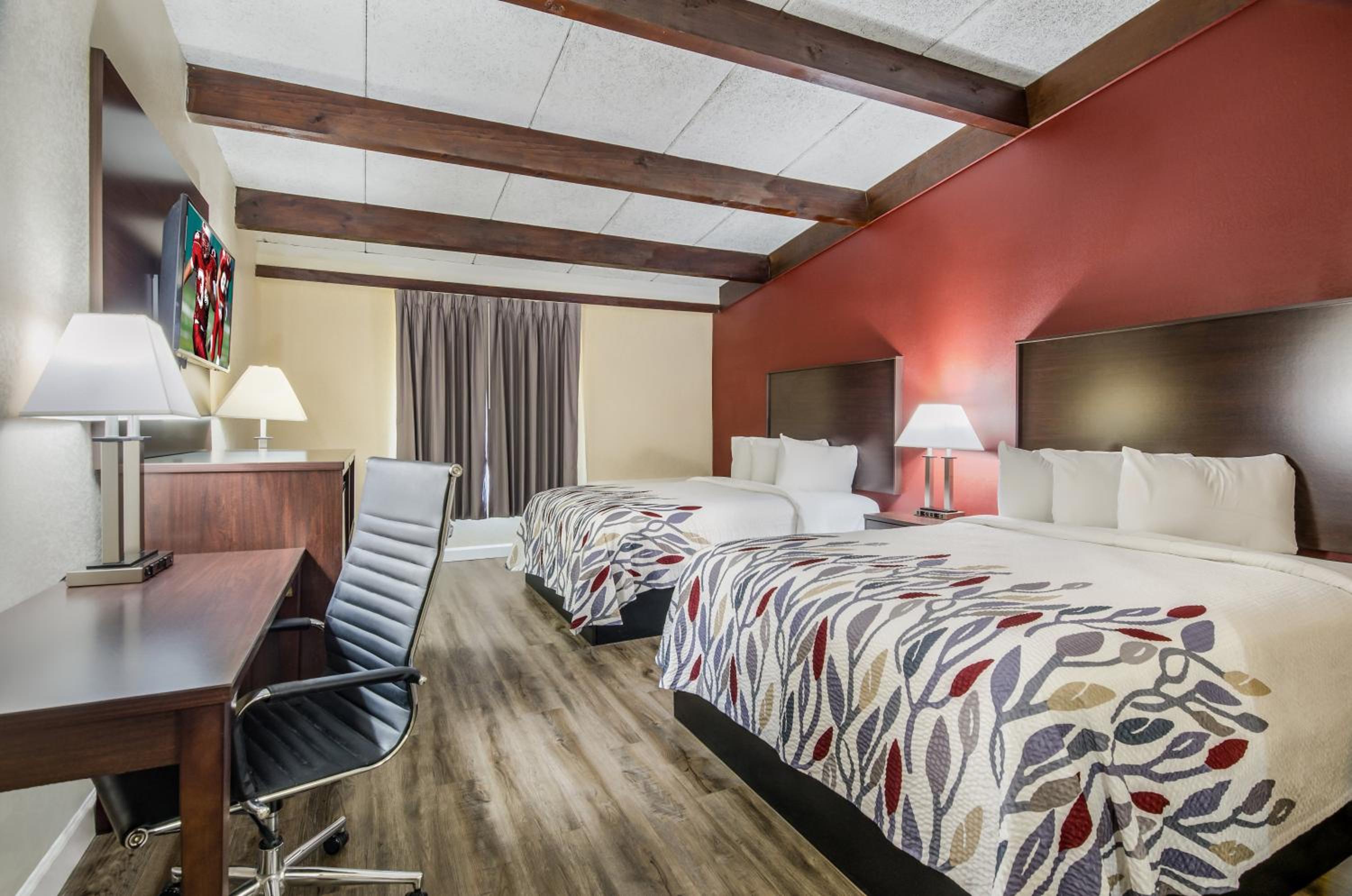 Superior Room with Two Queen Beds Non-Smoking - Photo 6