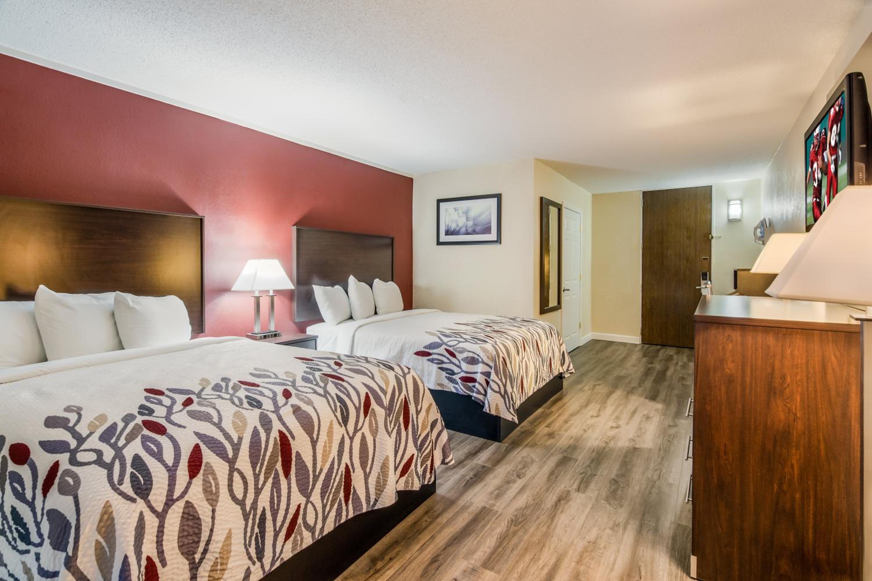  Superior Room with Two Queen Beds Non-Smoking - Photo 5