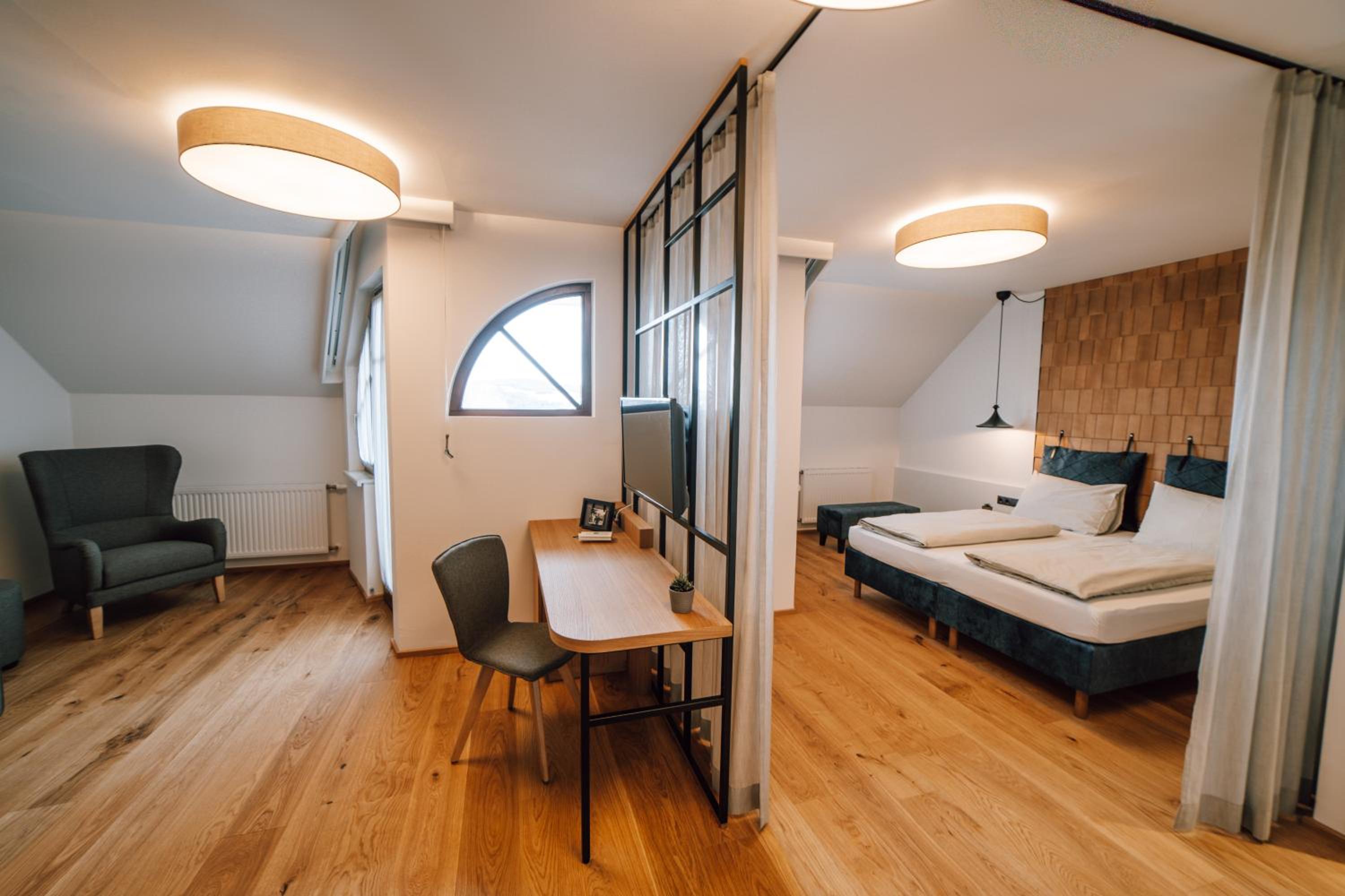 Deluxe Suite - Photo 9