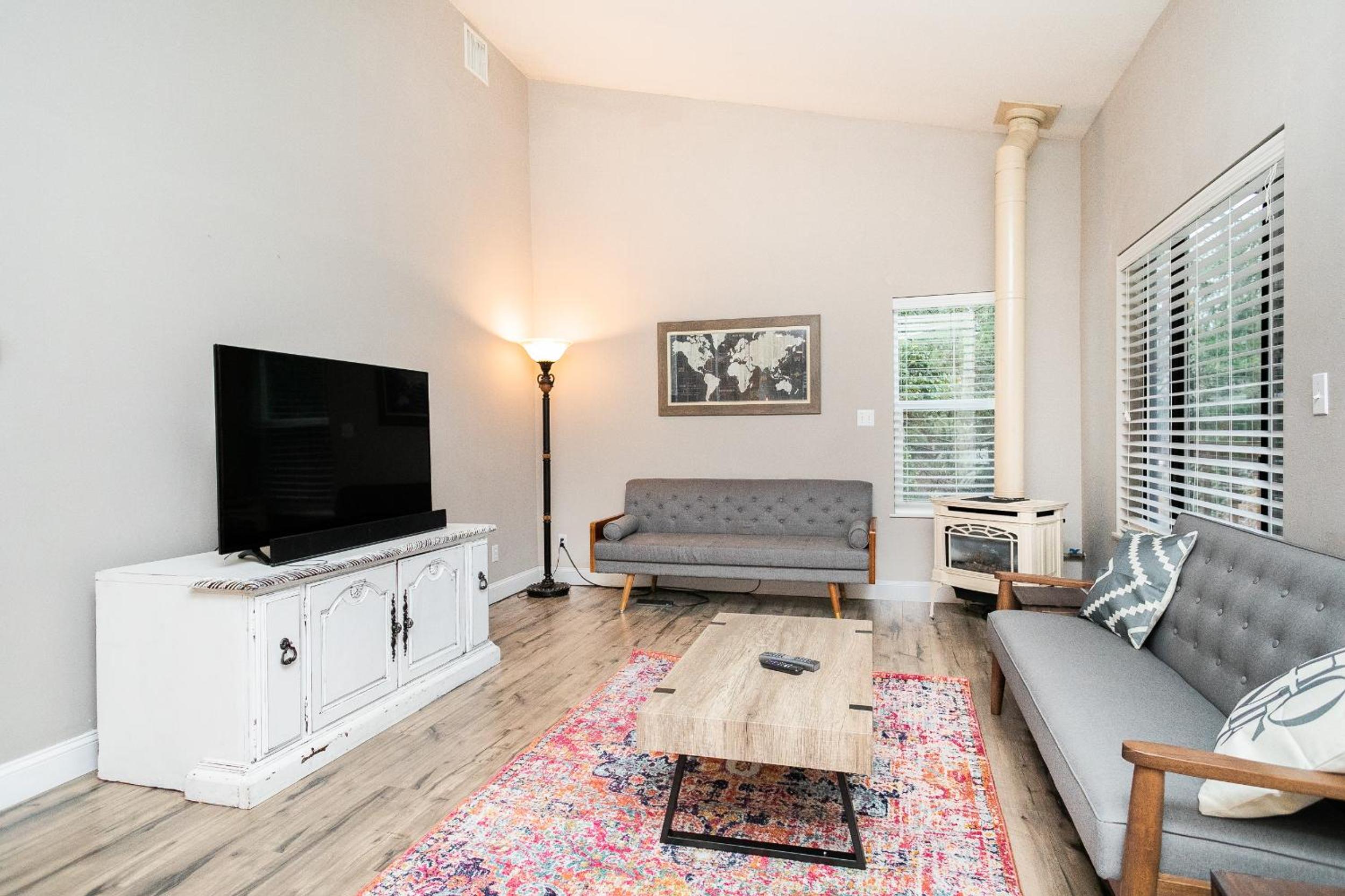 Three-Bedroom House photo 3