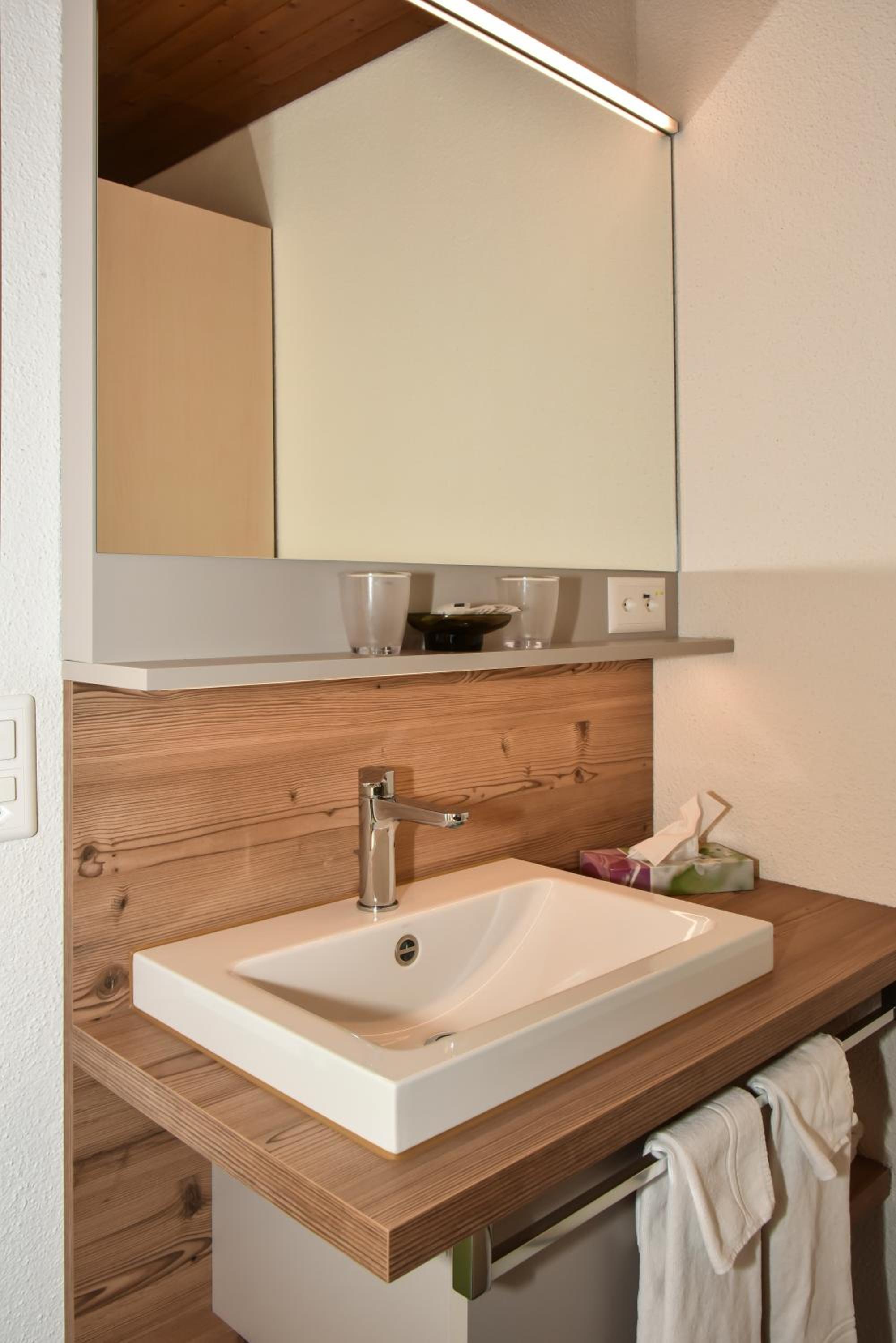 Double or Twin Room with Shared Bathroom photo 3