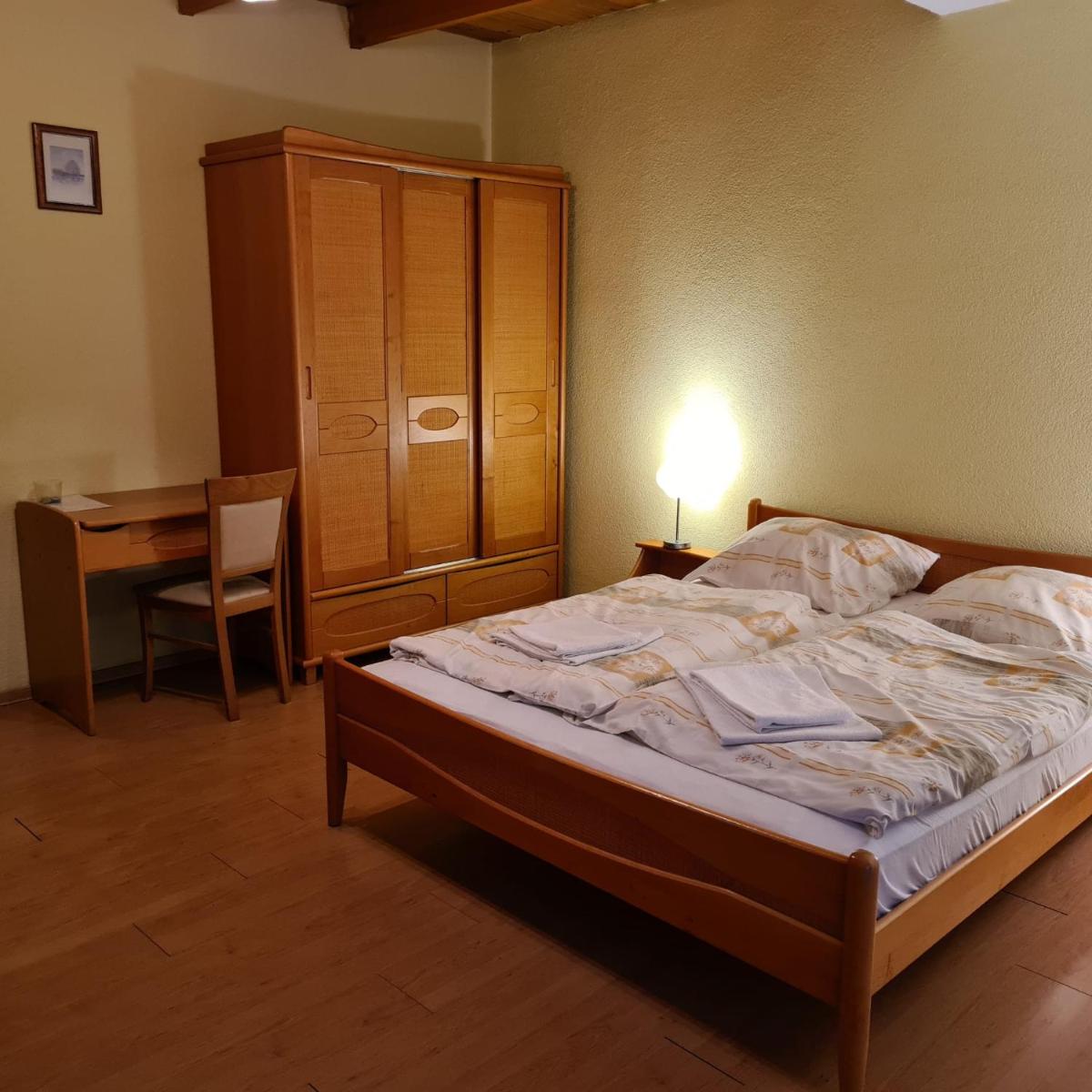 Large Double Room photo 1