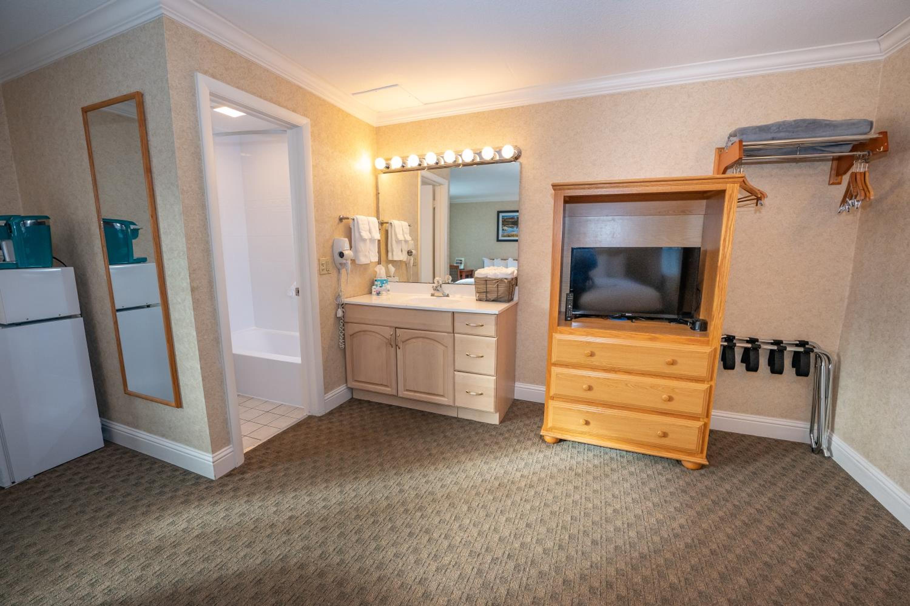 Double Room with Two Double Beds - Non-Smoking - Photo 2