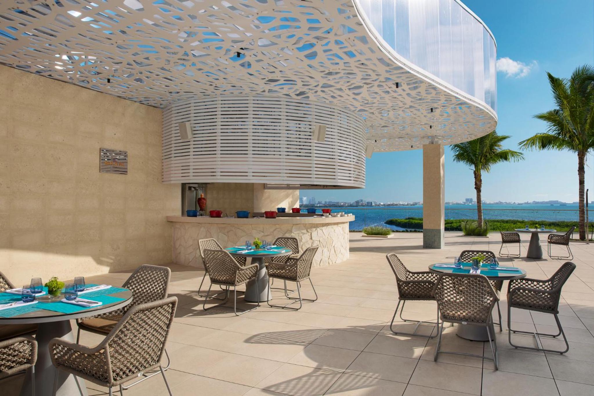 Xcelerate Junior Suite Ocean Front Double - Photo 8