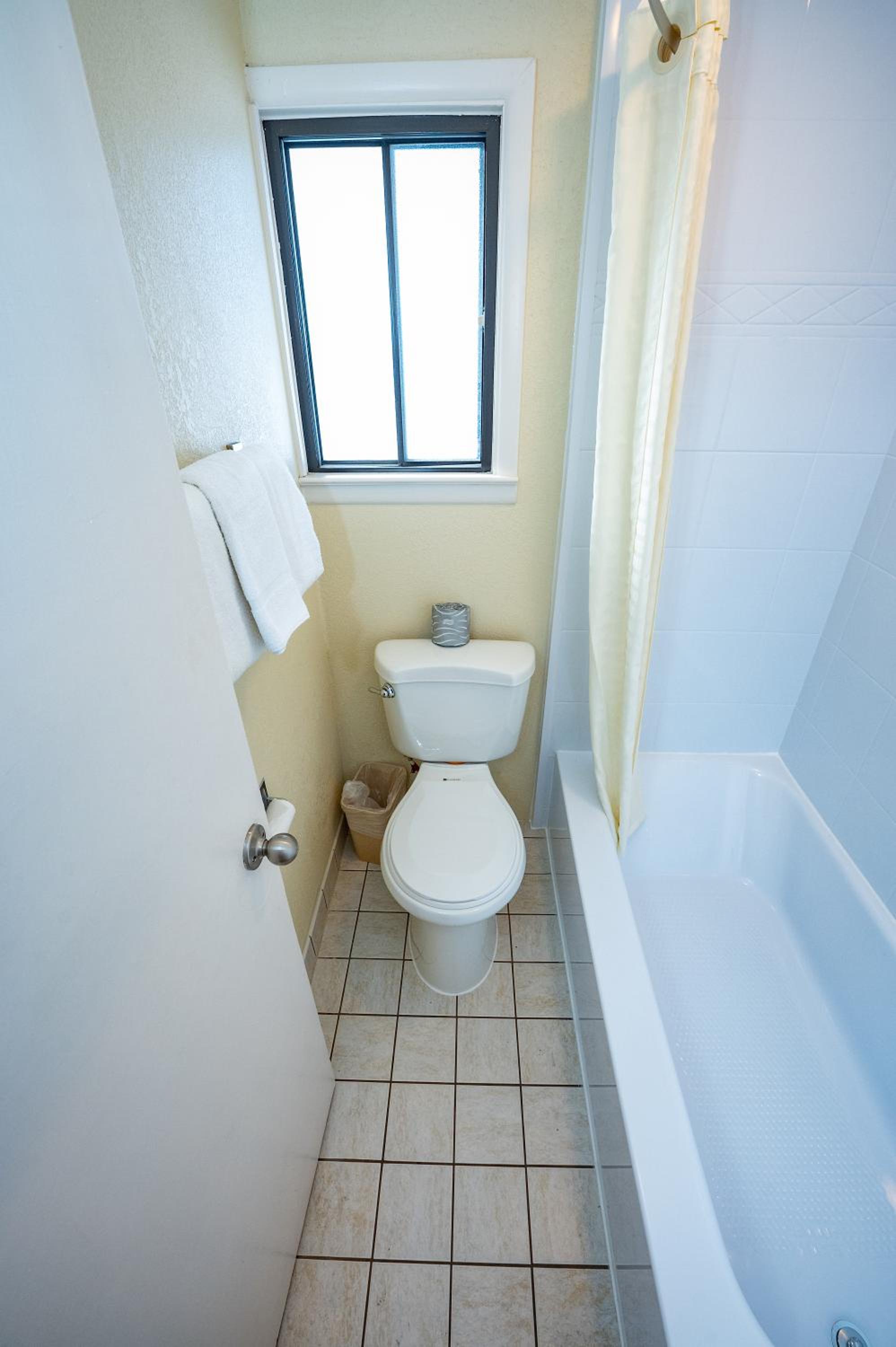 Double Room with Two Double Beds - Non-Smoking - Photo 4