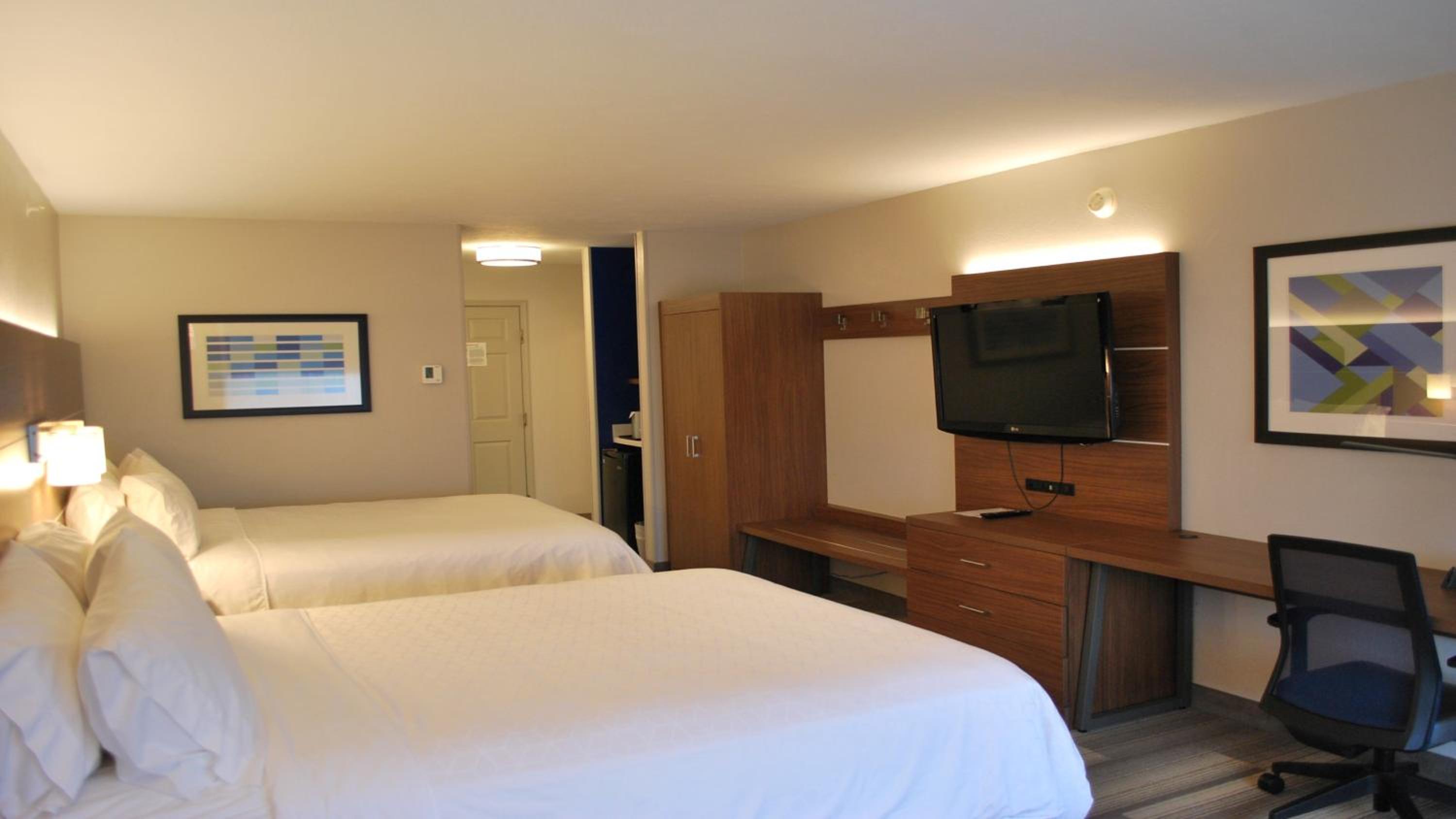 Standard Room with Two Queen Beds - Photo 1