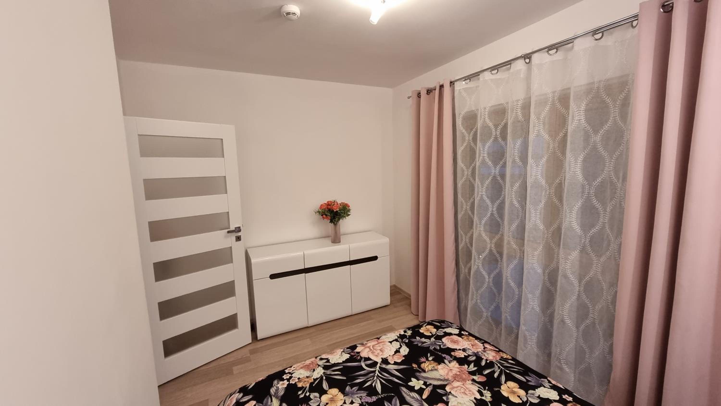 One-Bedroom Apartment - Photo 13