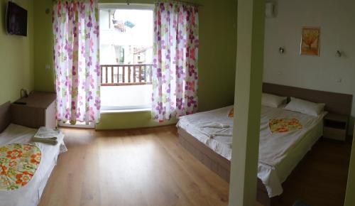Double Room with Balcony (2 Adults)