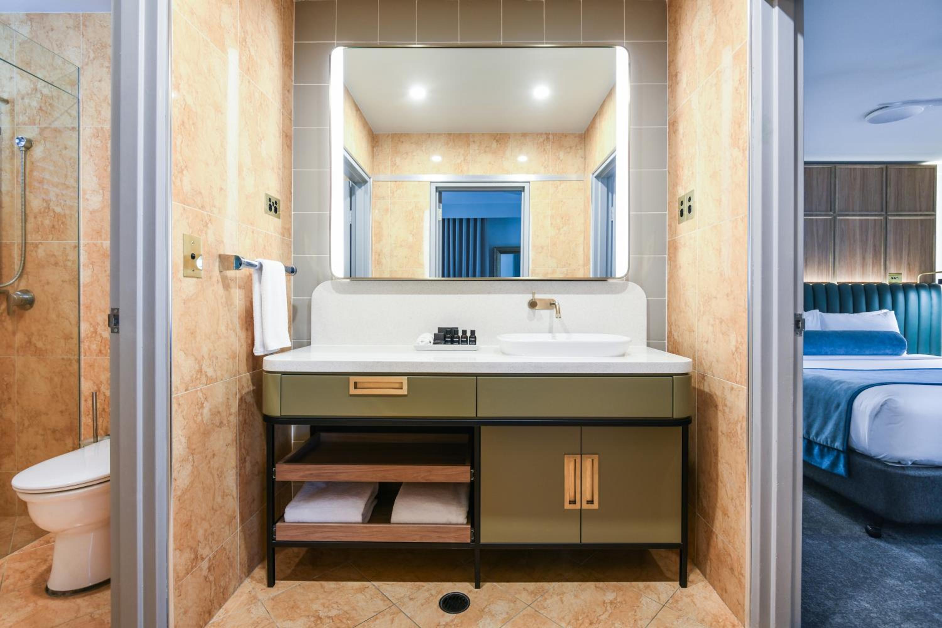 King Suite - Photo 6