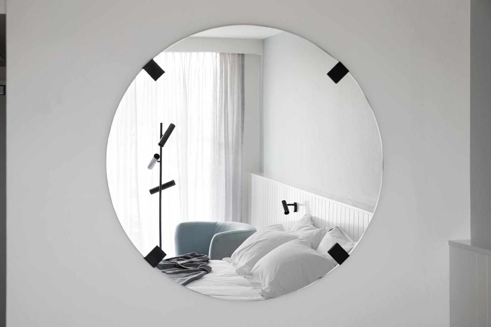 Deluxe Twin Room with Sunset View thumbnail 5