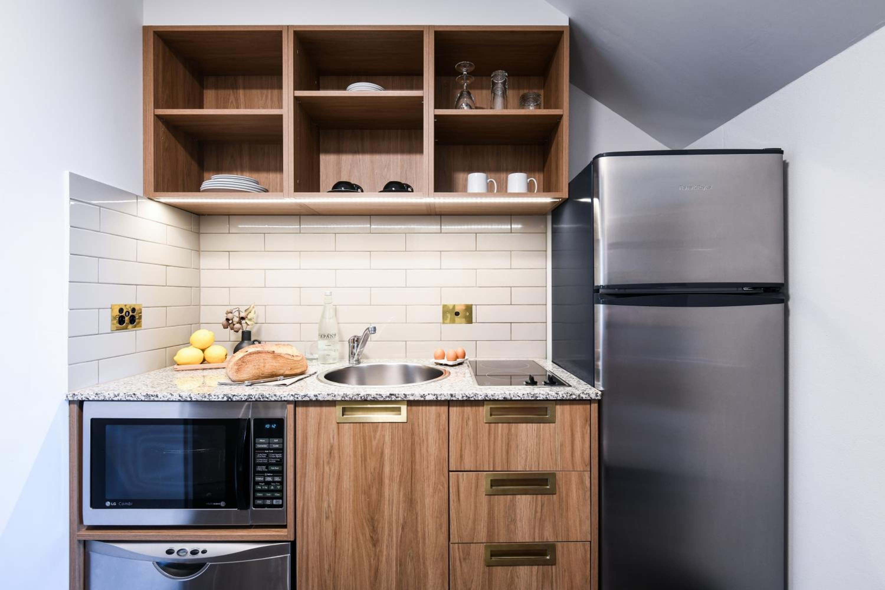 One Bedroom Kitchen Apartment - Photo 19