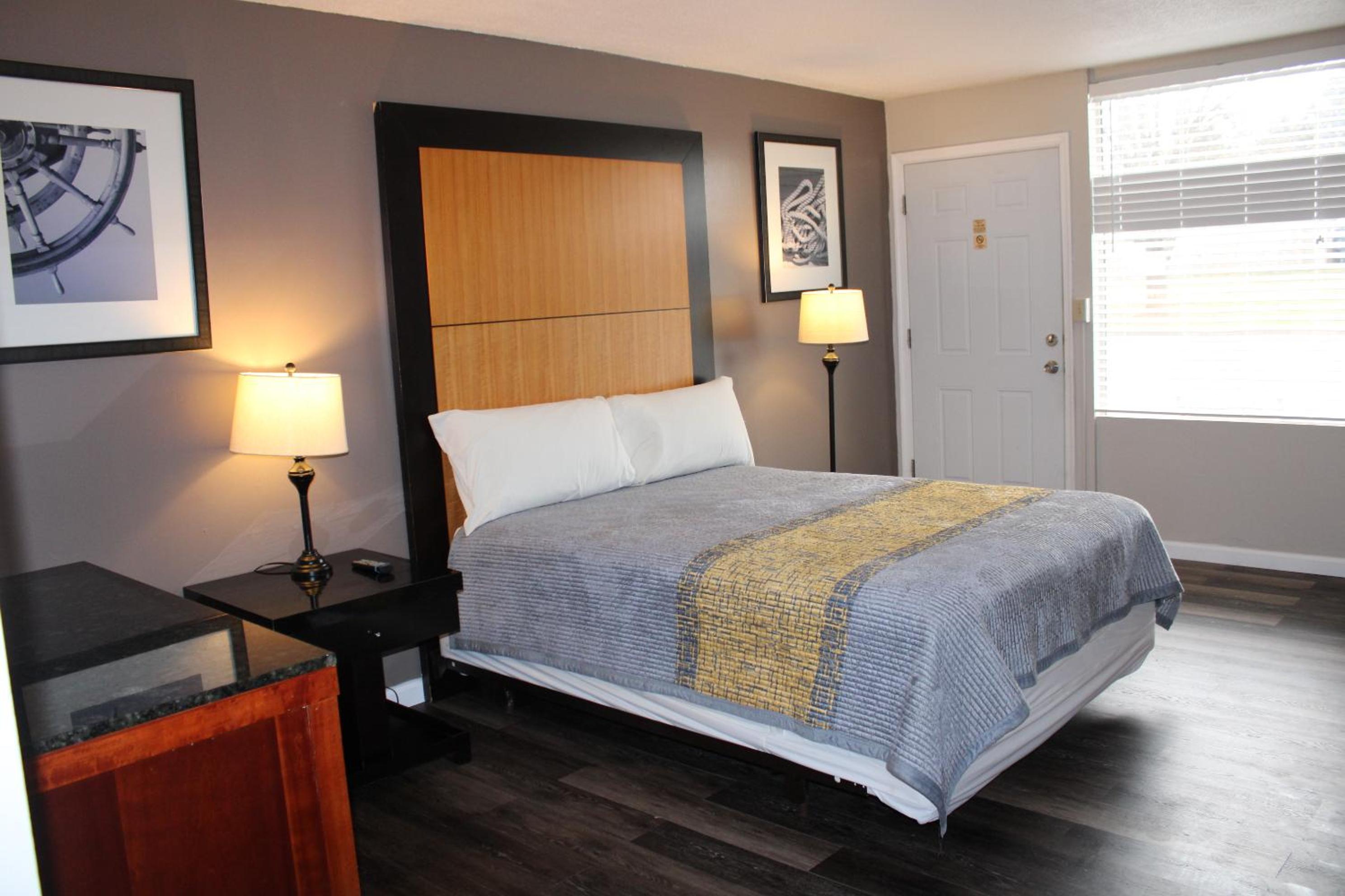 Deluxe Queen Room - Photo 2
