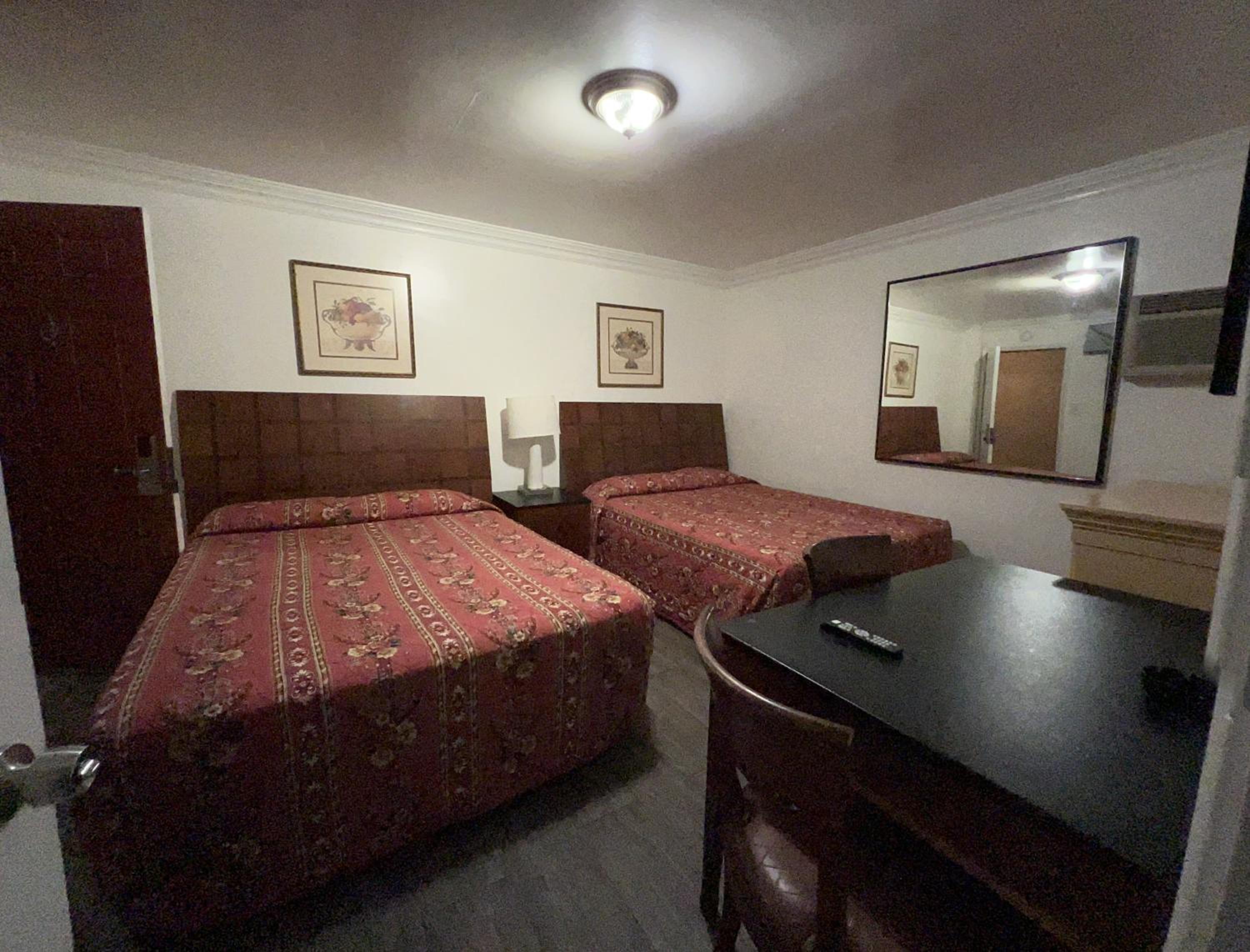 Standard Room with Two Double Beds photo 1