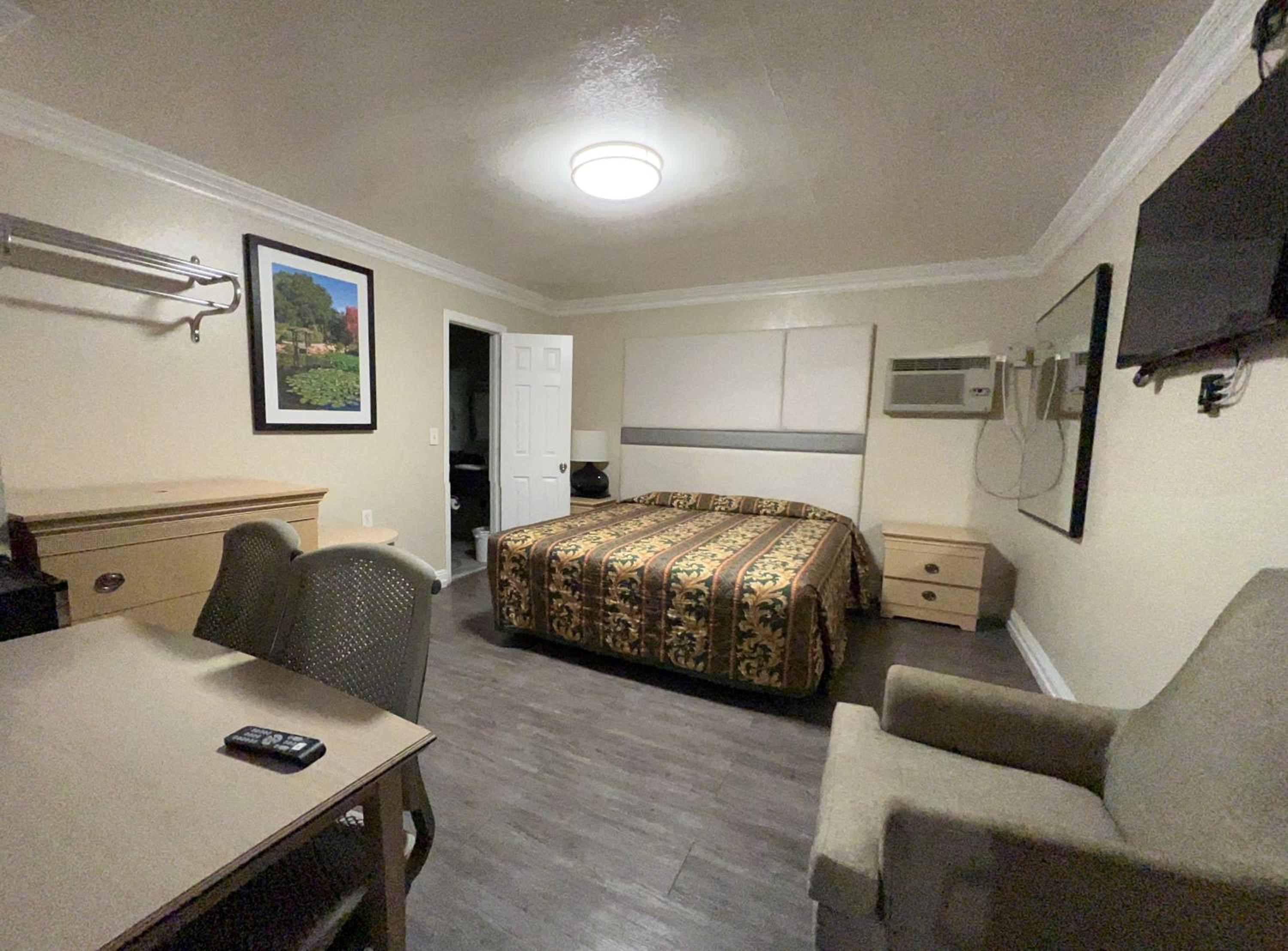 Deluxe King Room photo 1