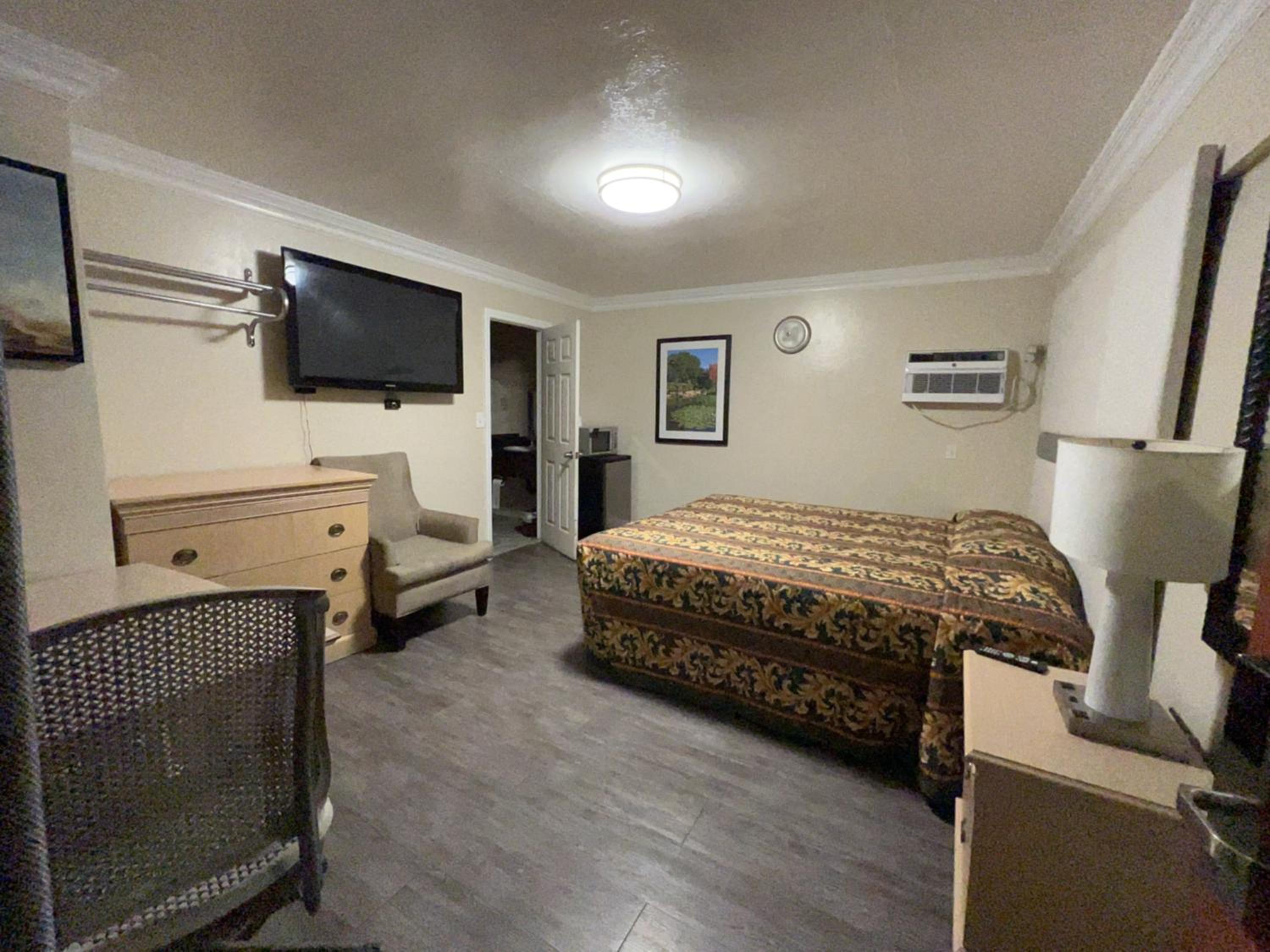 Deluxe King Room photo 2