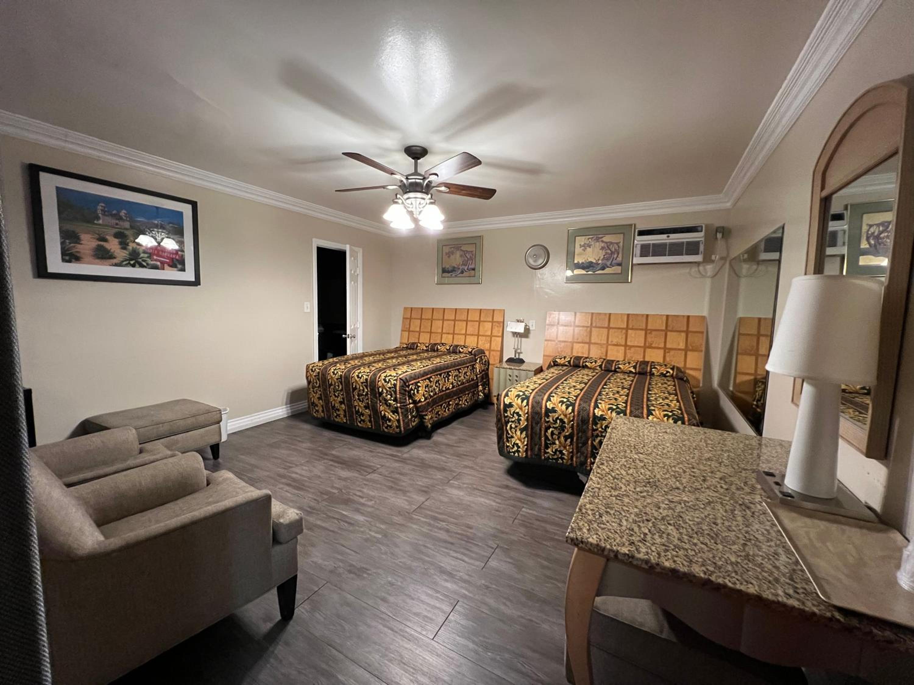 Standard Room with Two Double Beds photo 2