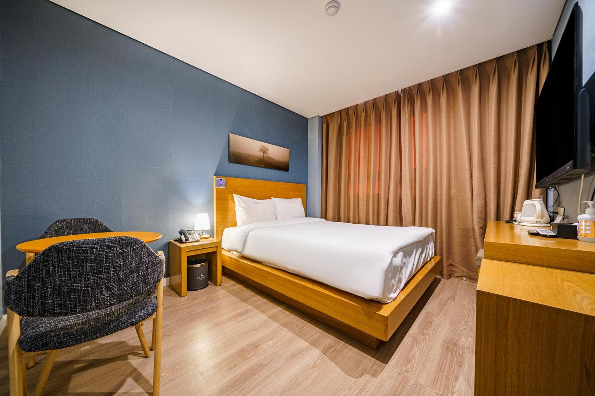 Business Double Room - Photo 8