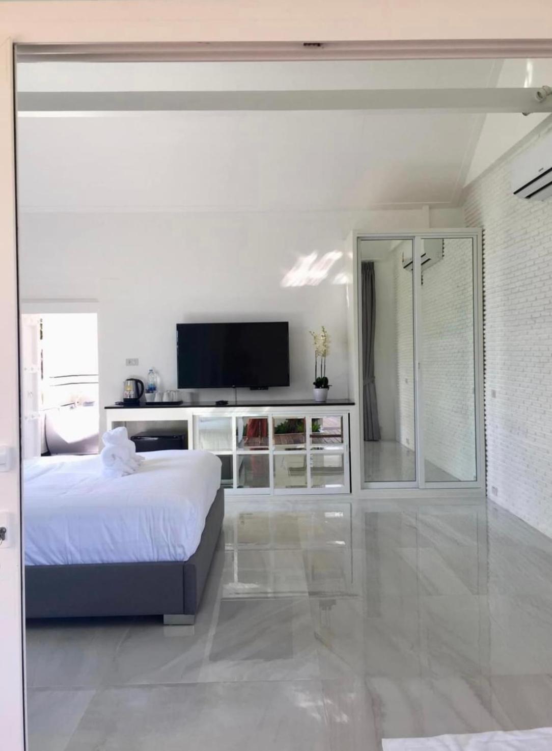 Three-Bedroom Villa photo 1