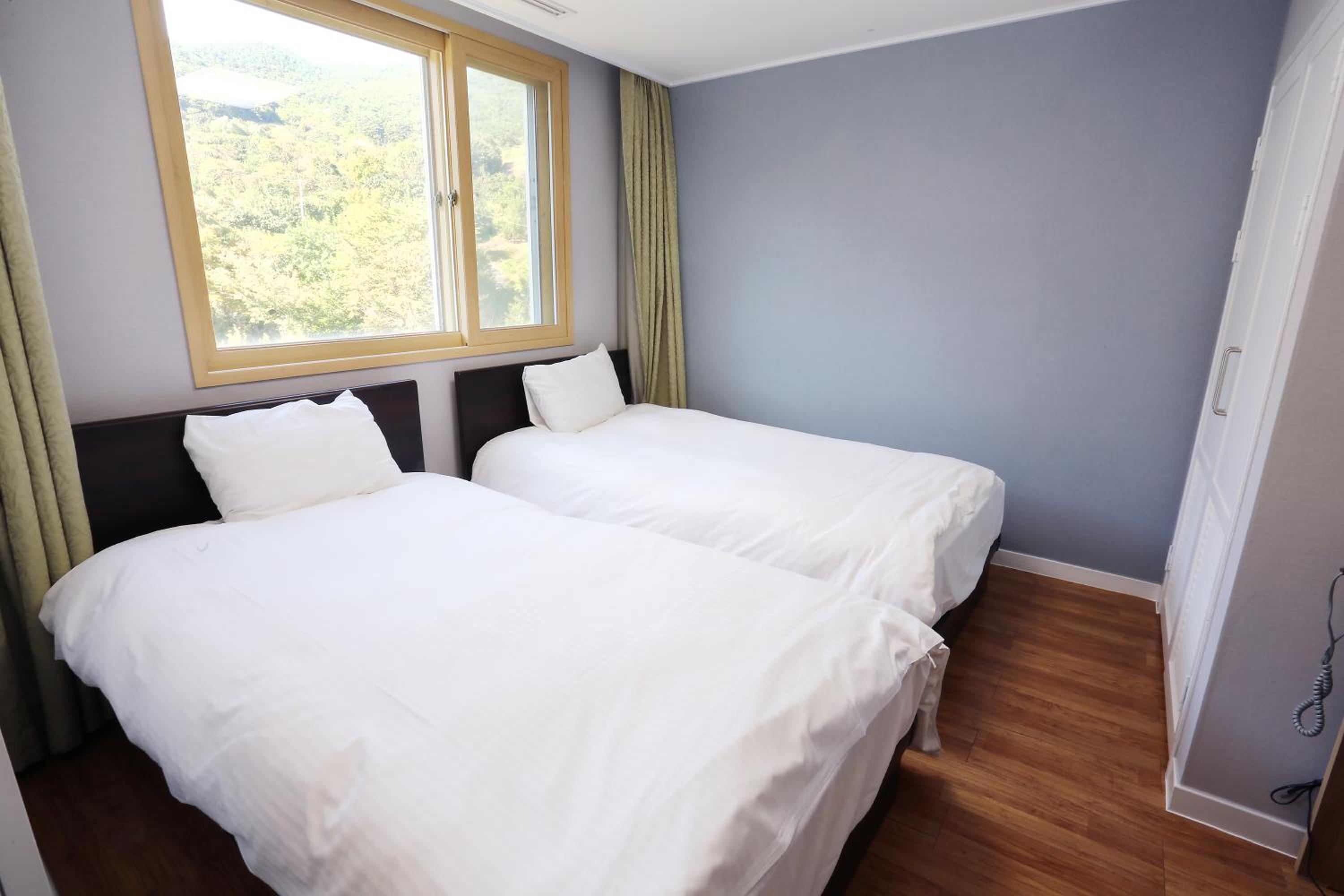 Twin room with Garden View - Backside photo 3