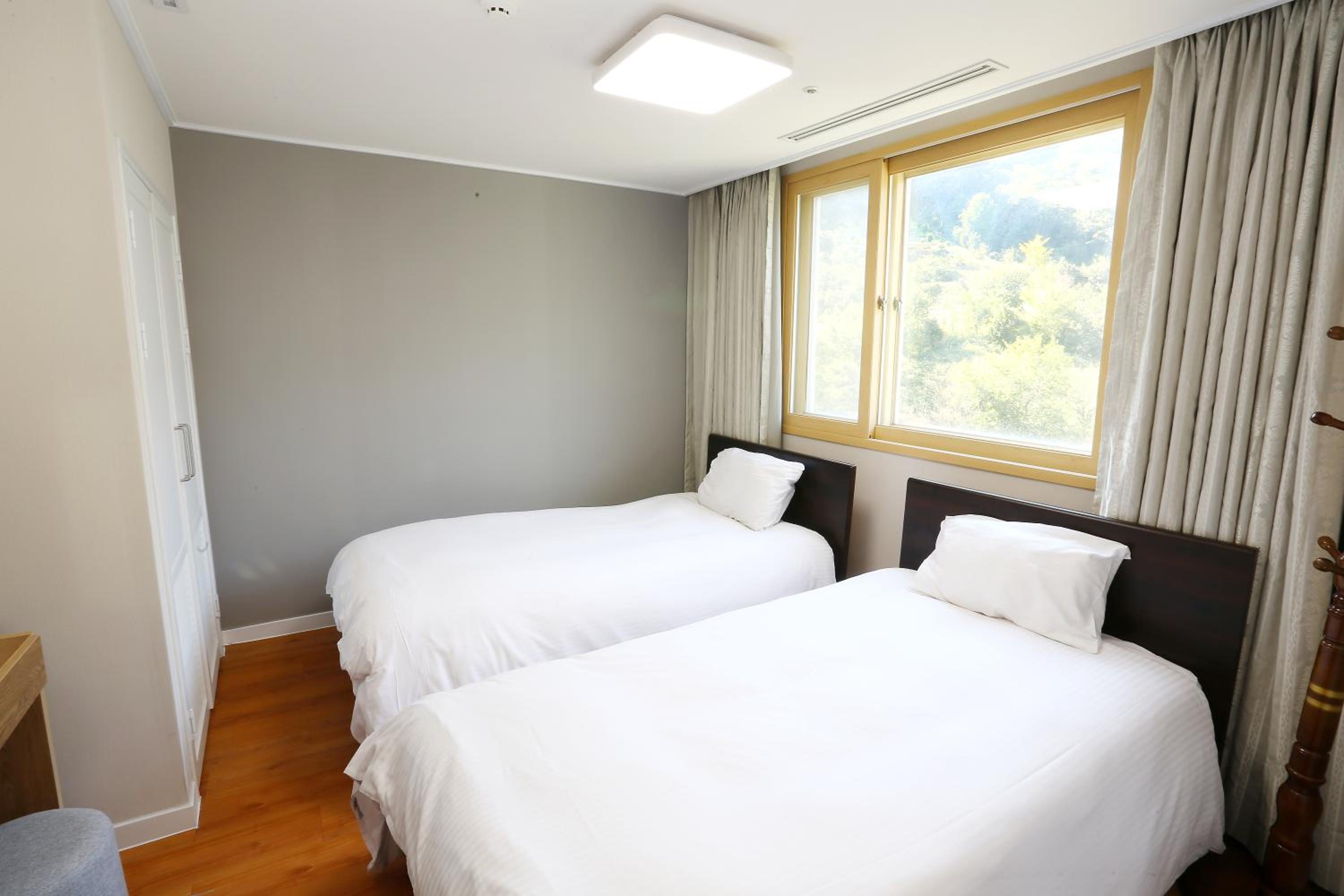 Twin Room with Garden View - Backside