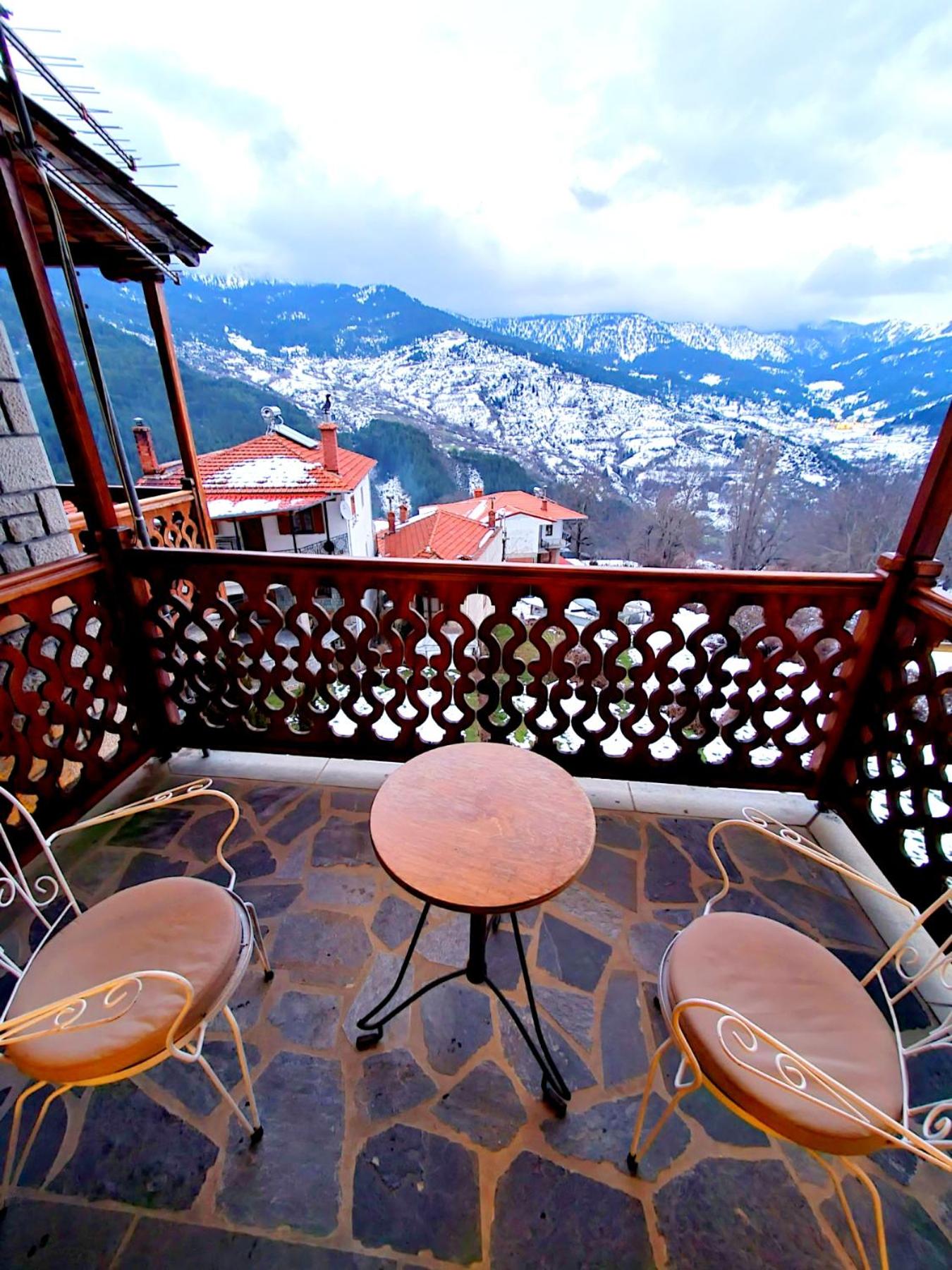 Apartment with Mountain View and Fireplace - Photo 6